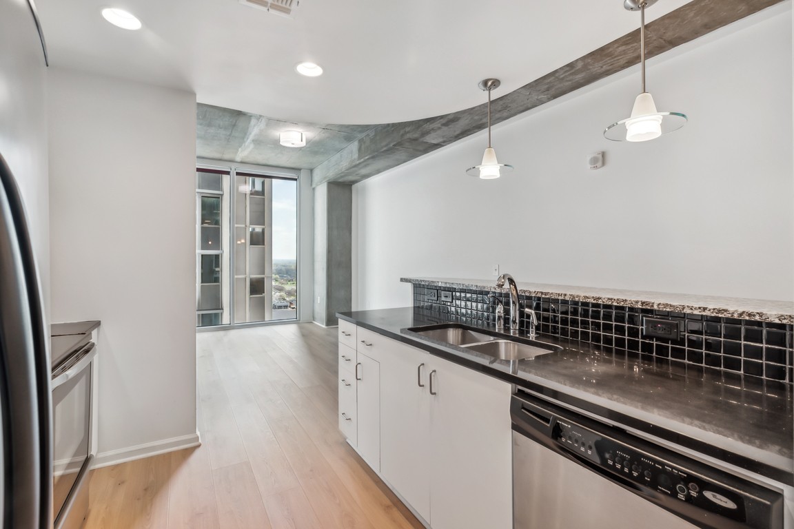 415 Church St Unit: 2109