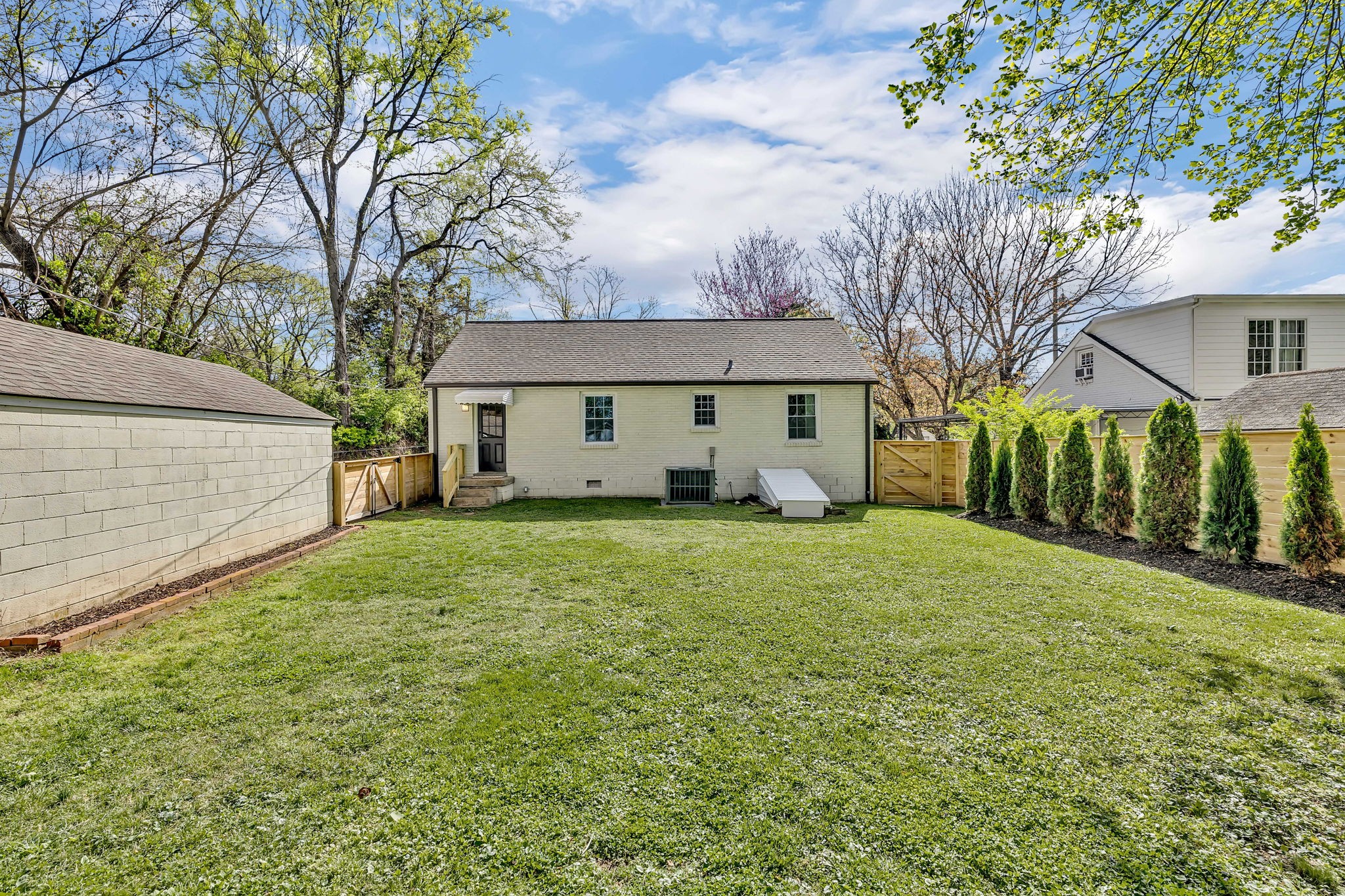 2903 Selena Dr