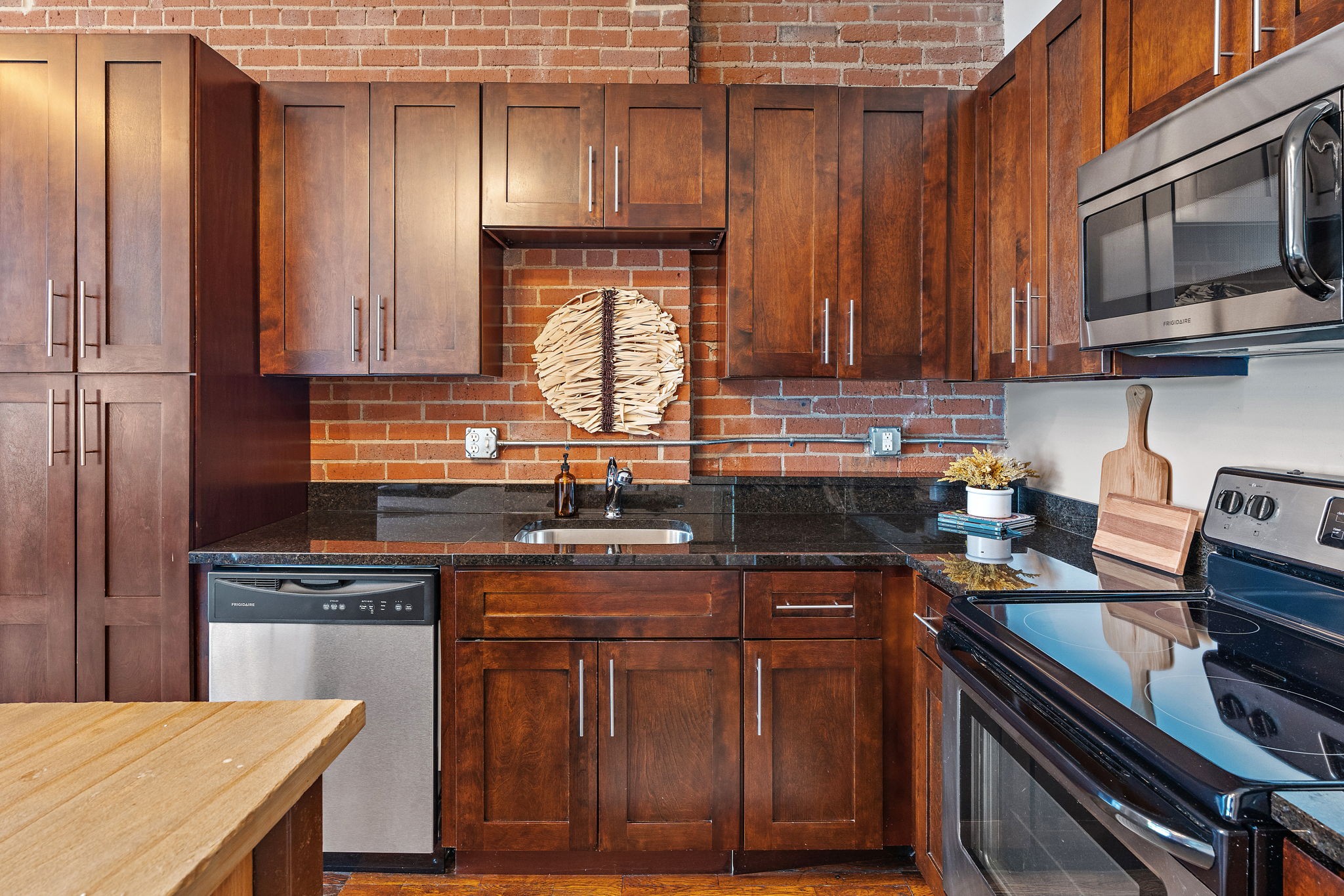 704 Taylor St Unit: 203