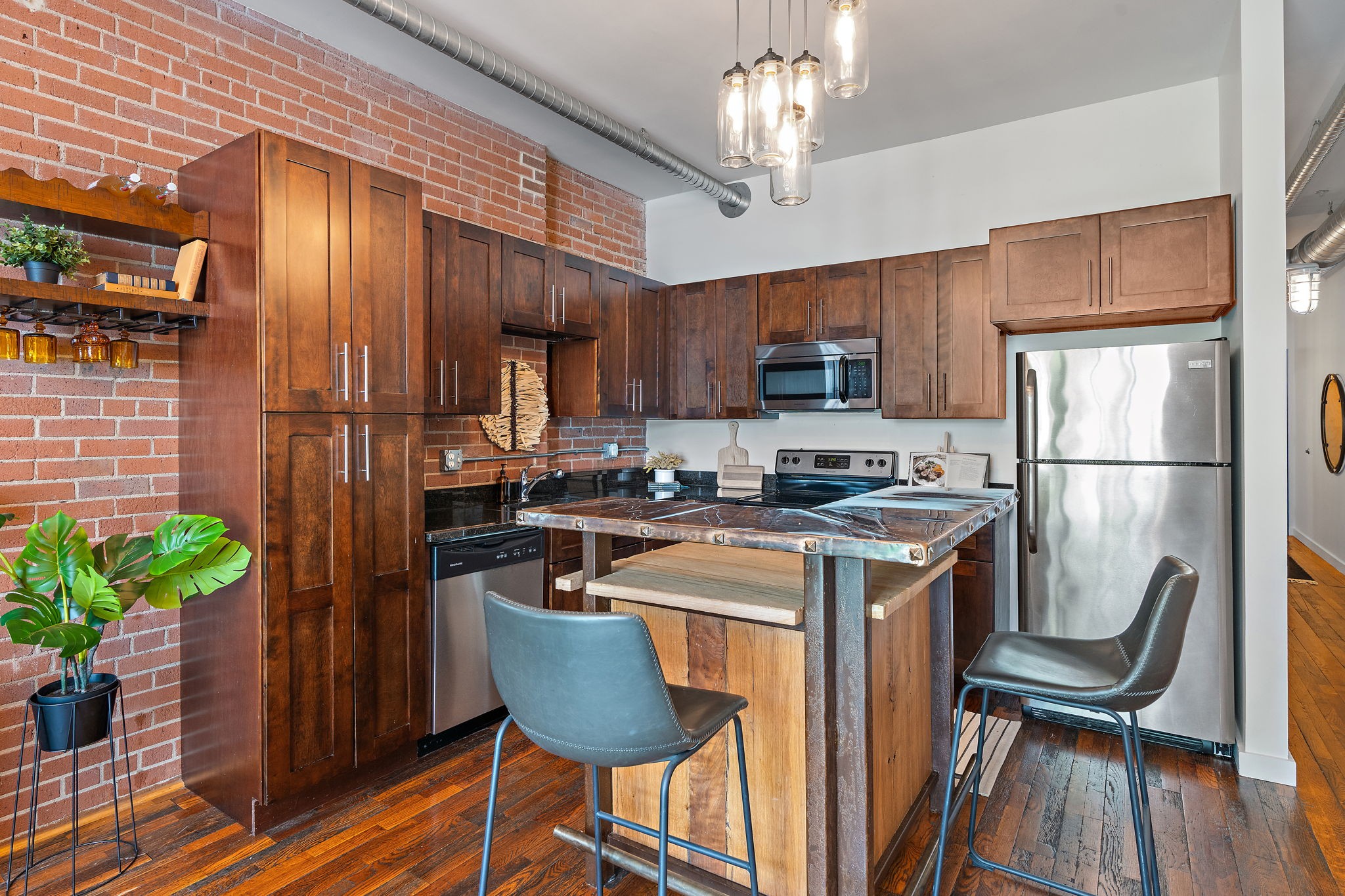 704 Taylor St Unit: 203