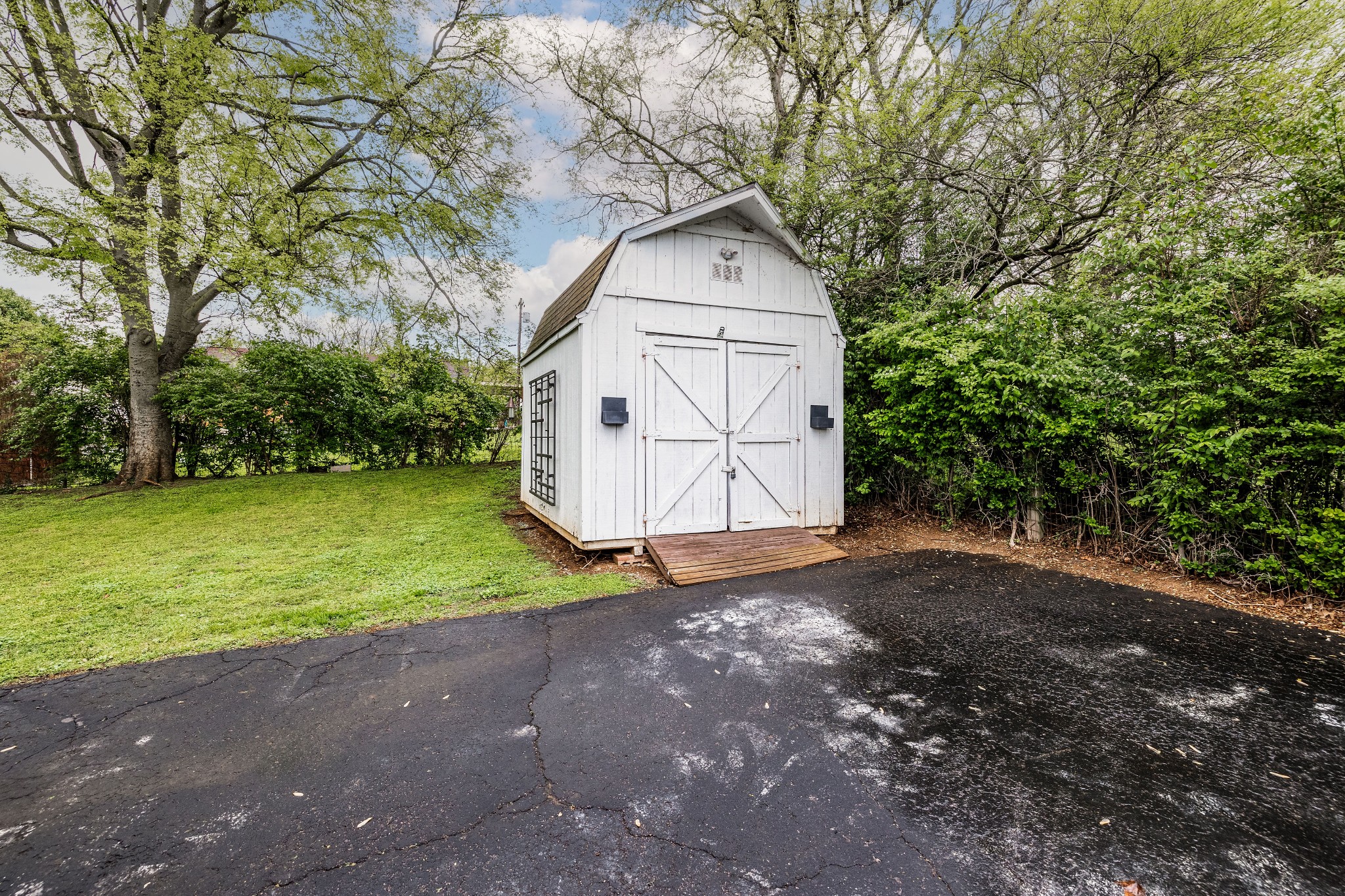 6410 Edsel Dr