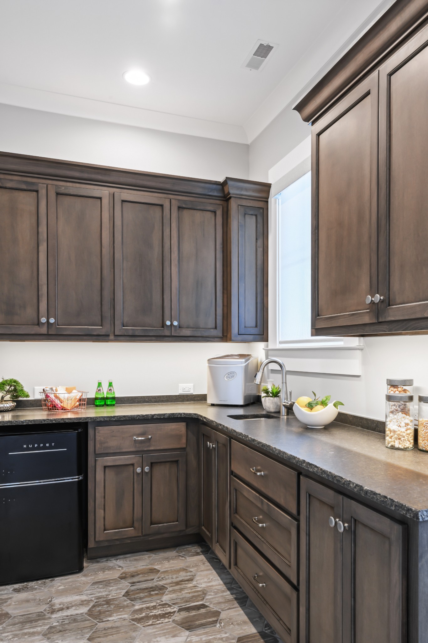 1400 Montmorenci Pass