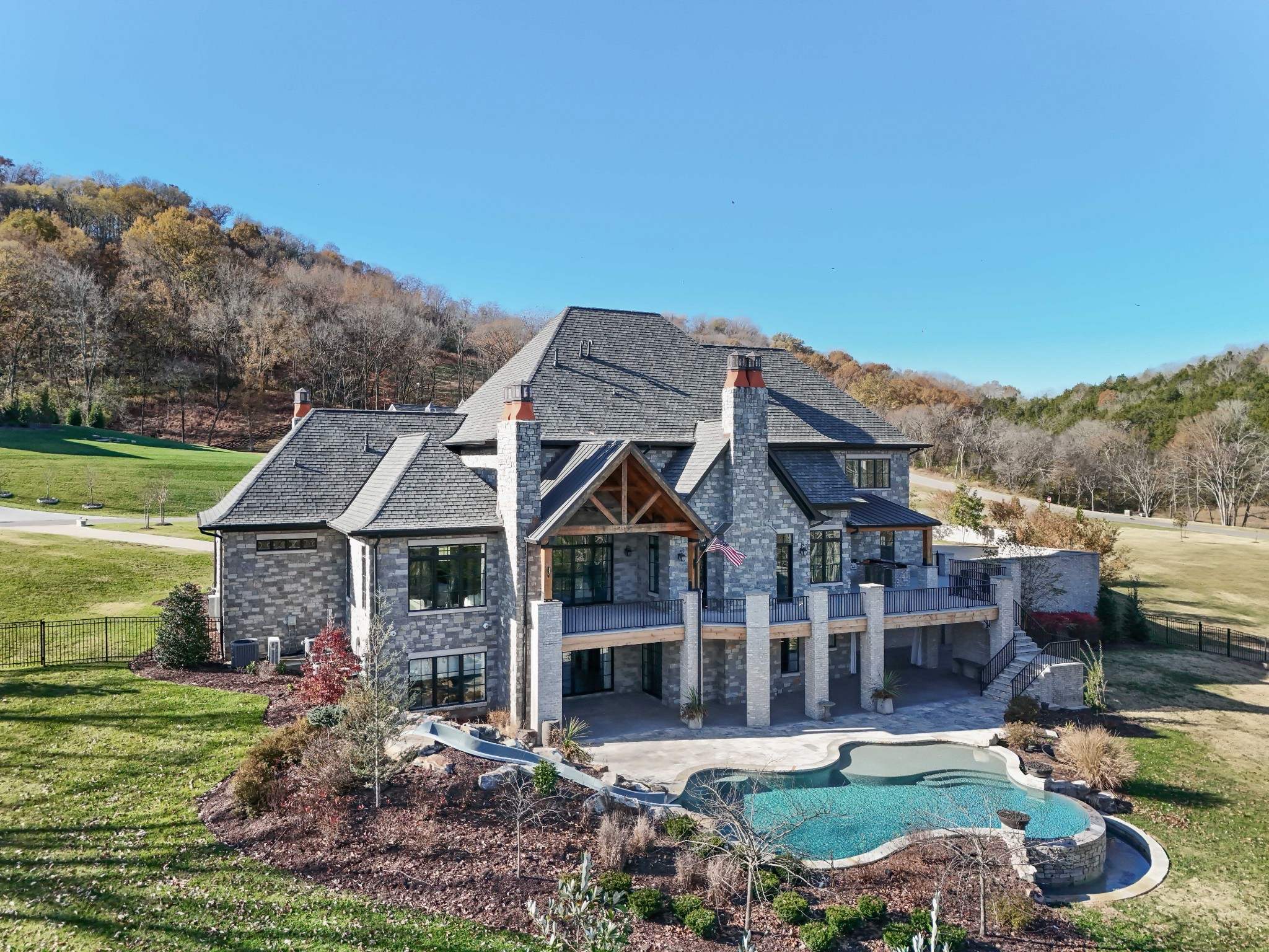 1400 Montmorenci Pass