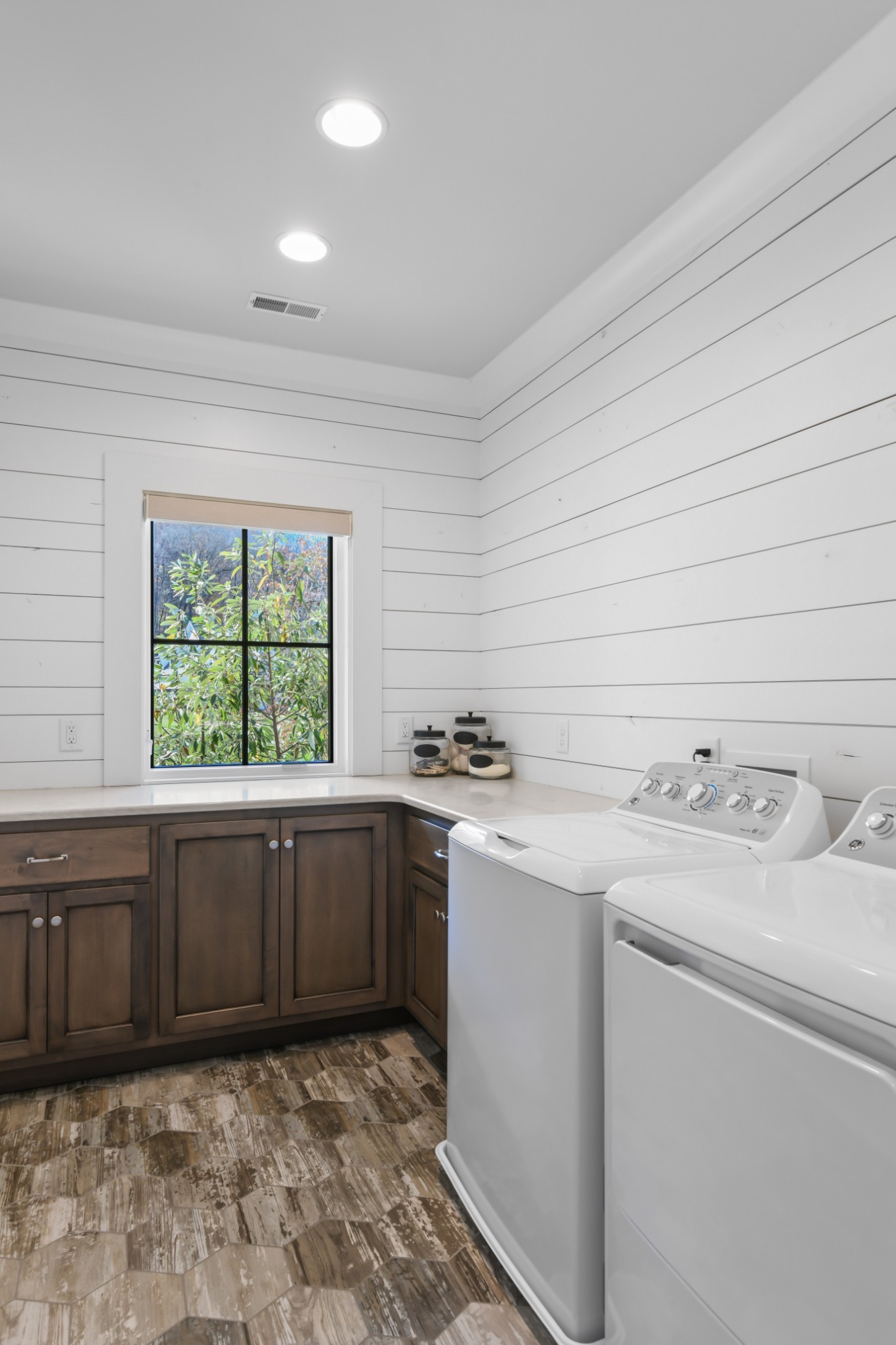 1400 Montmorenci Pass