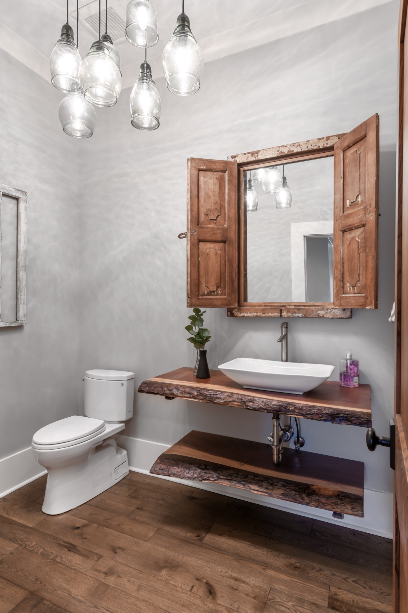 1400 Montmorenci Pass