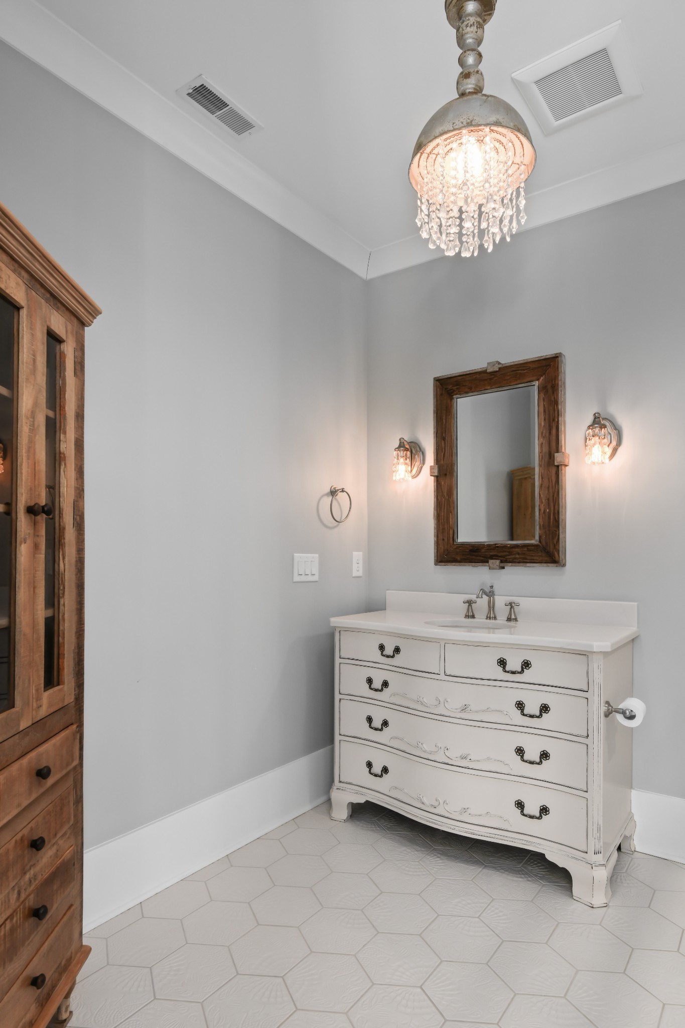 1400 Montmorenci Pass