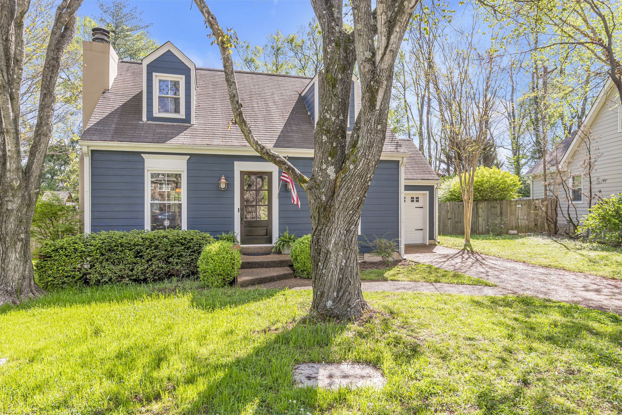 1922 Redbud Ct
