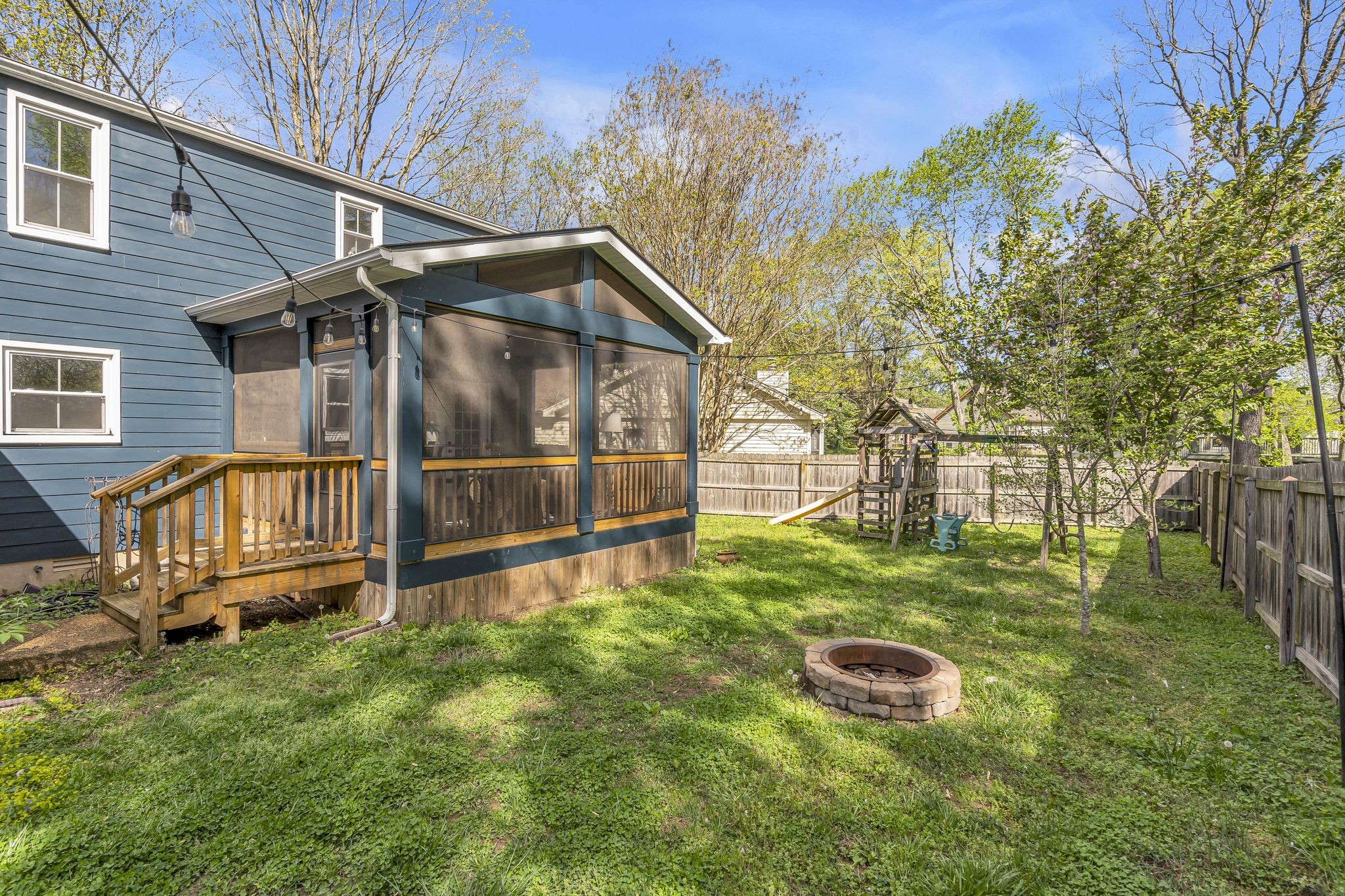 1922 Redbud Ct