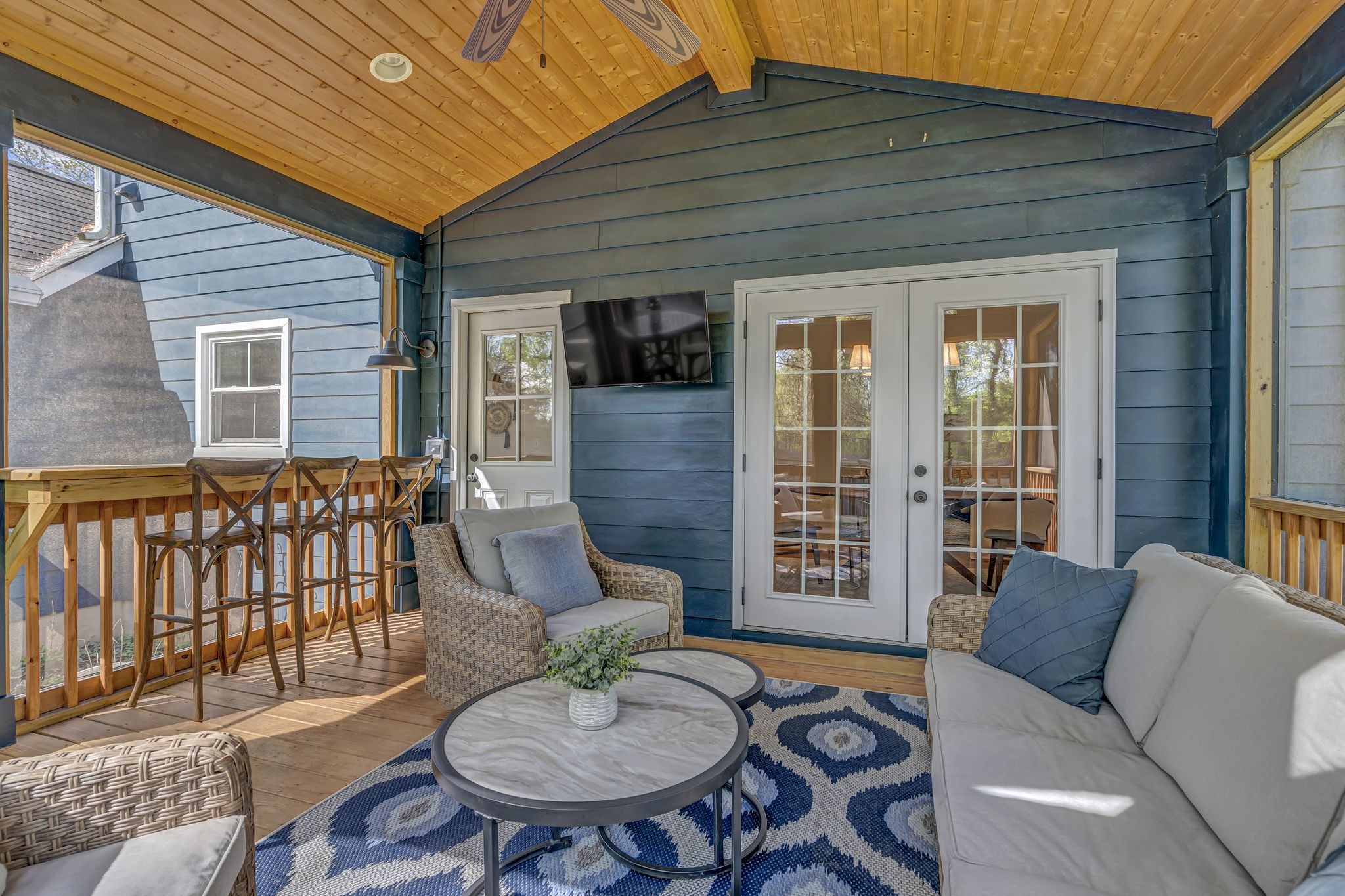 1922 Redbud Ct