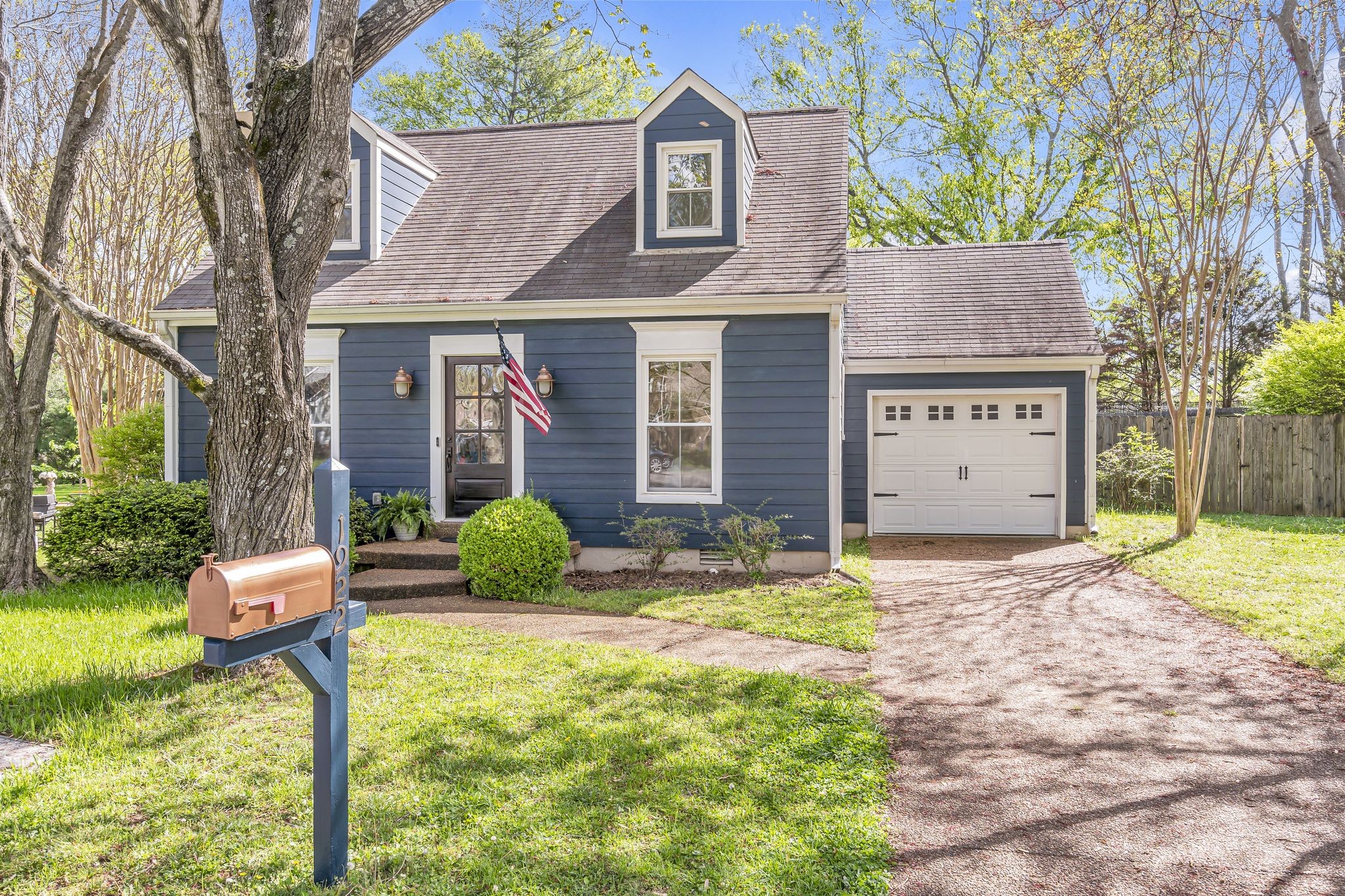 1922 Redbud Ct