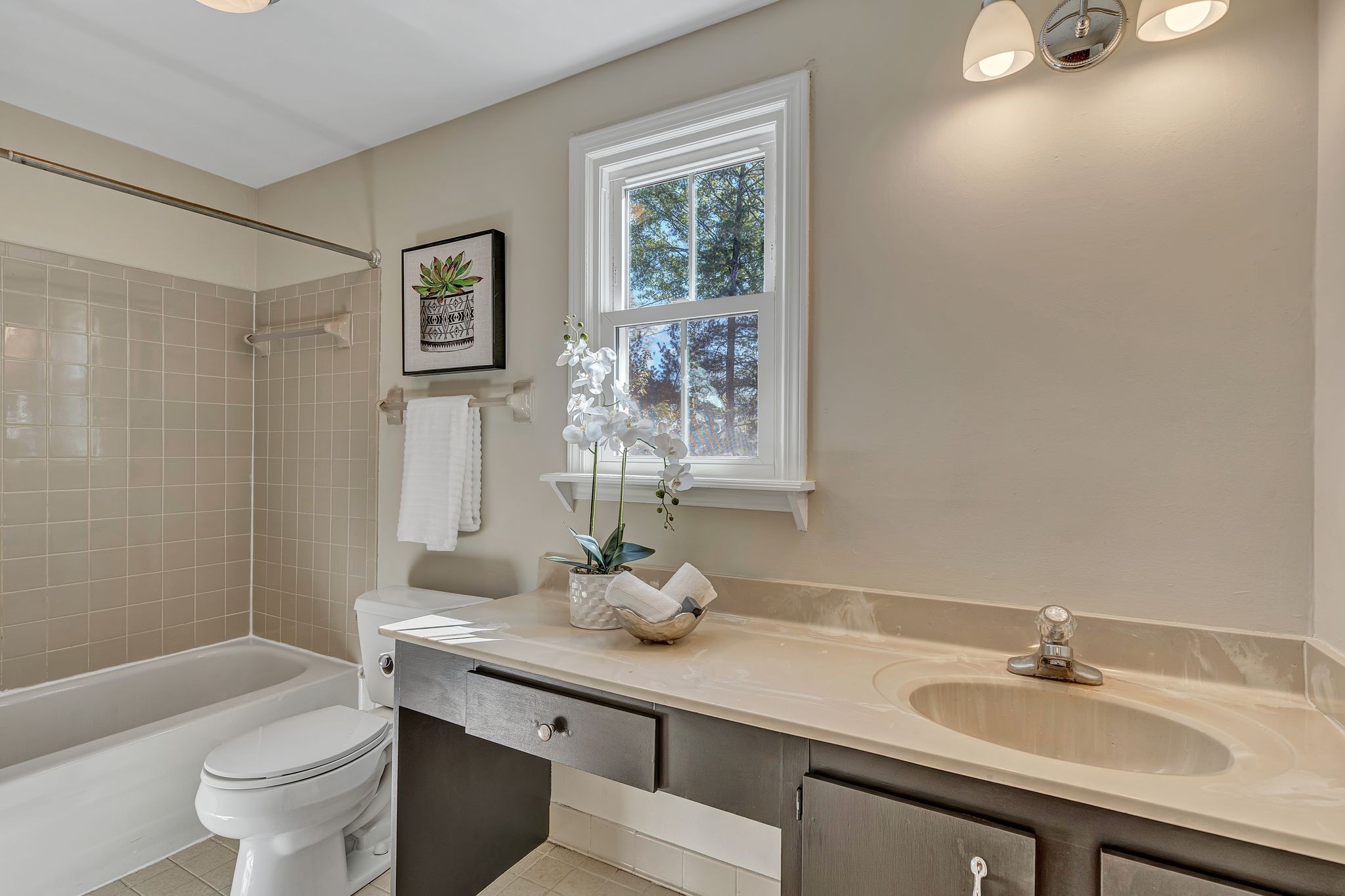 1922 Redbud Ct