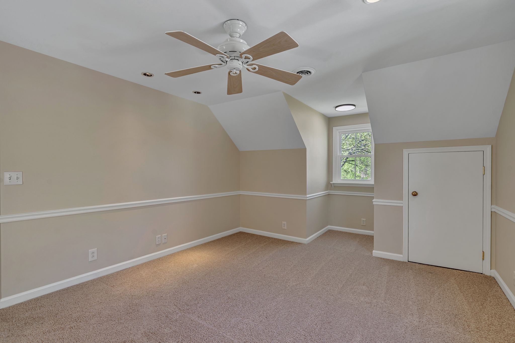 1922 Redbud Ct