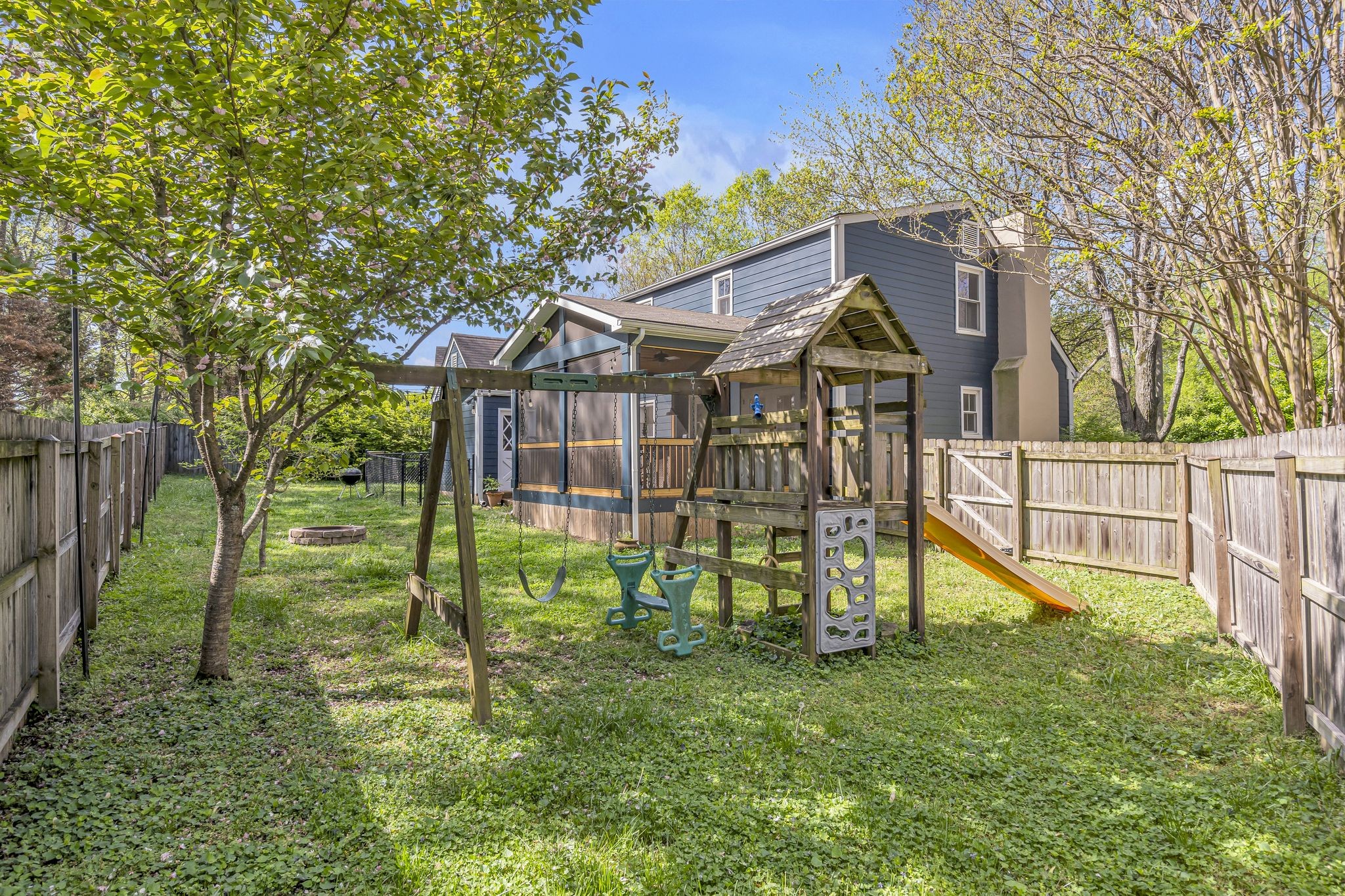 1922 Redbud Ct