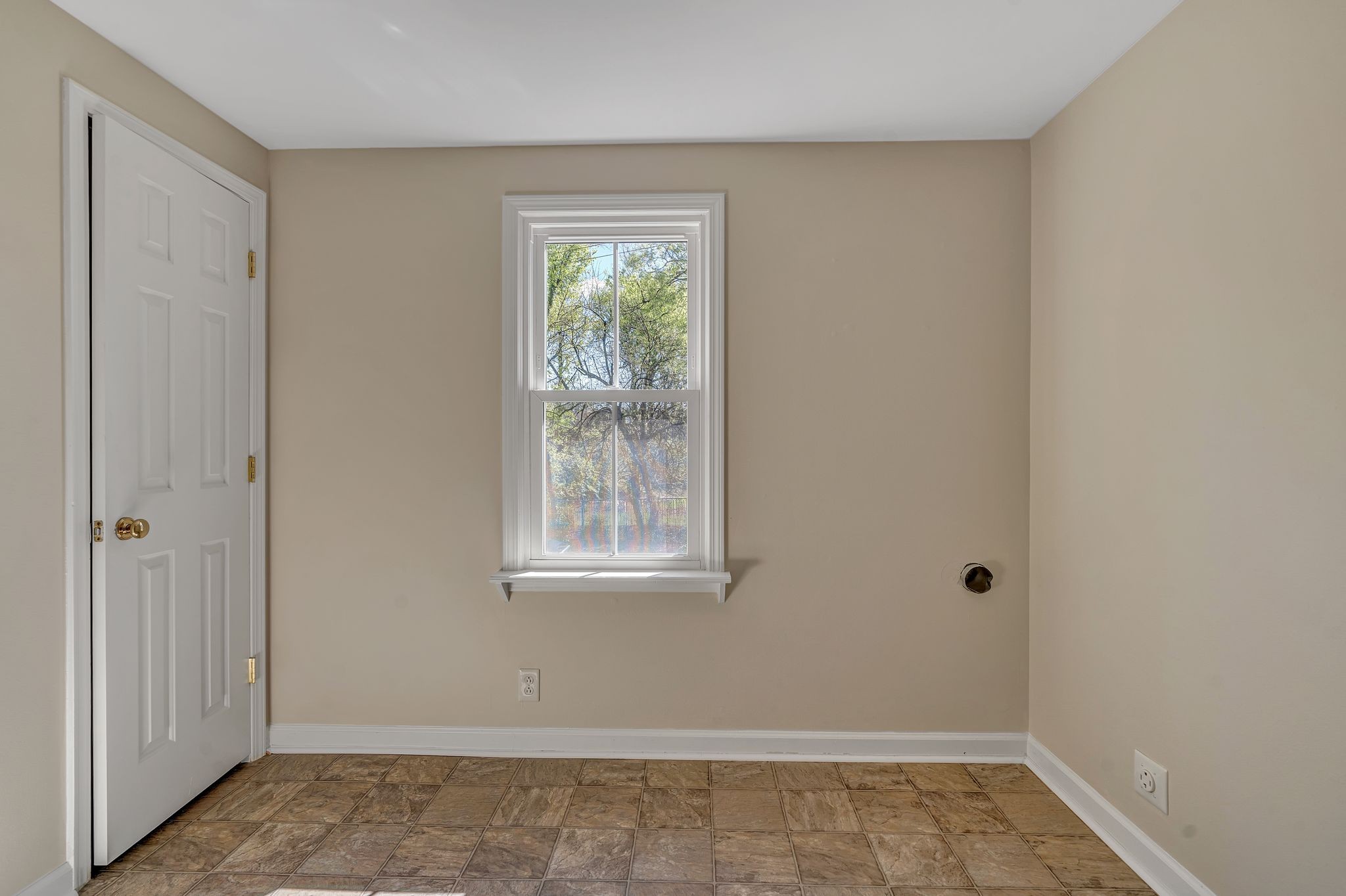 1922 Redbud Ct