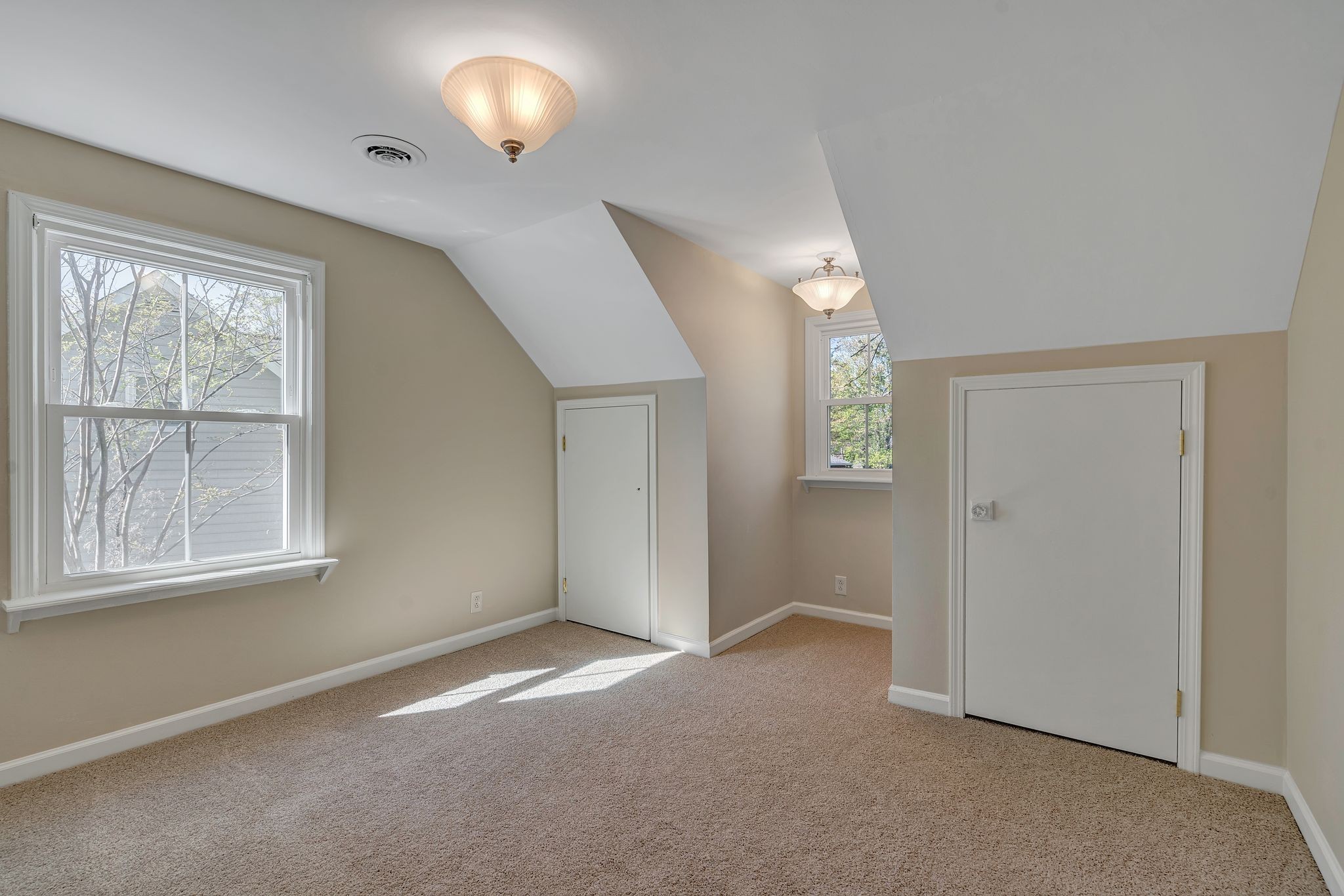 1922 Redbud Ct