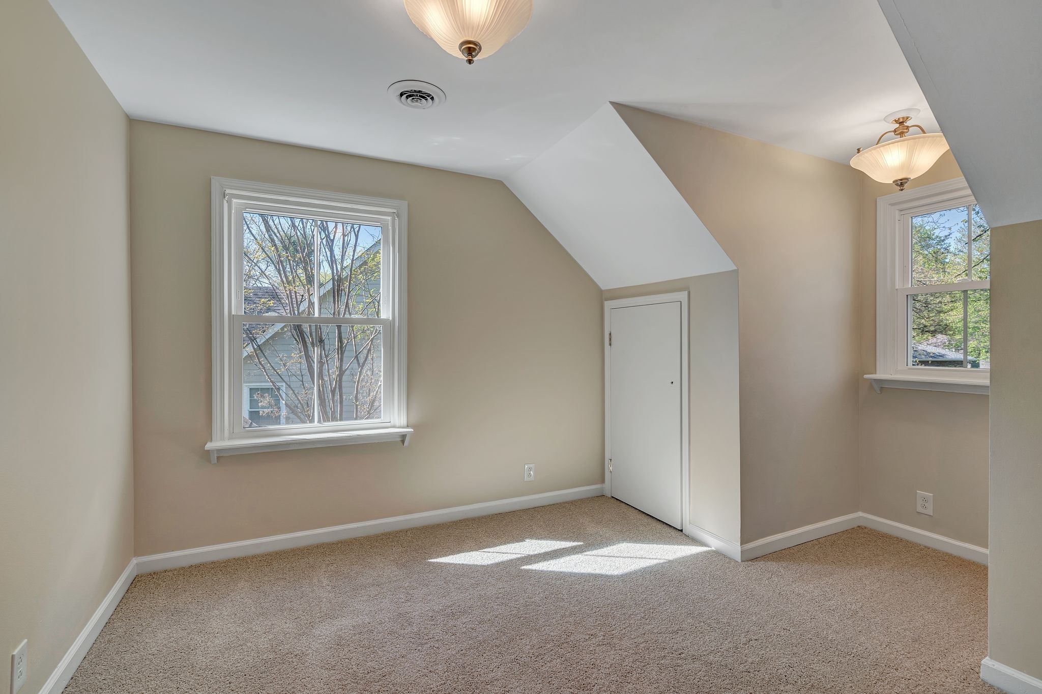 1922 Redbud Ct