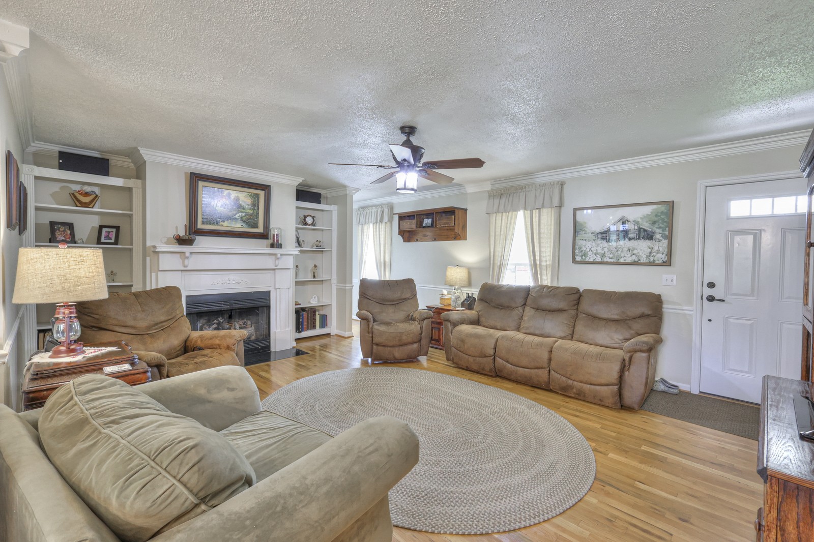 3027 Miles Dr