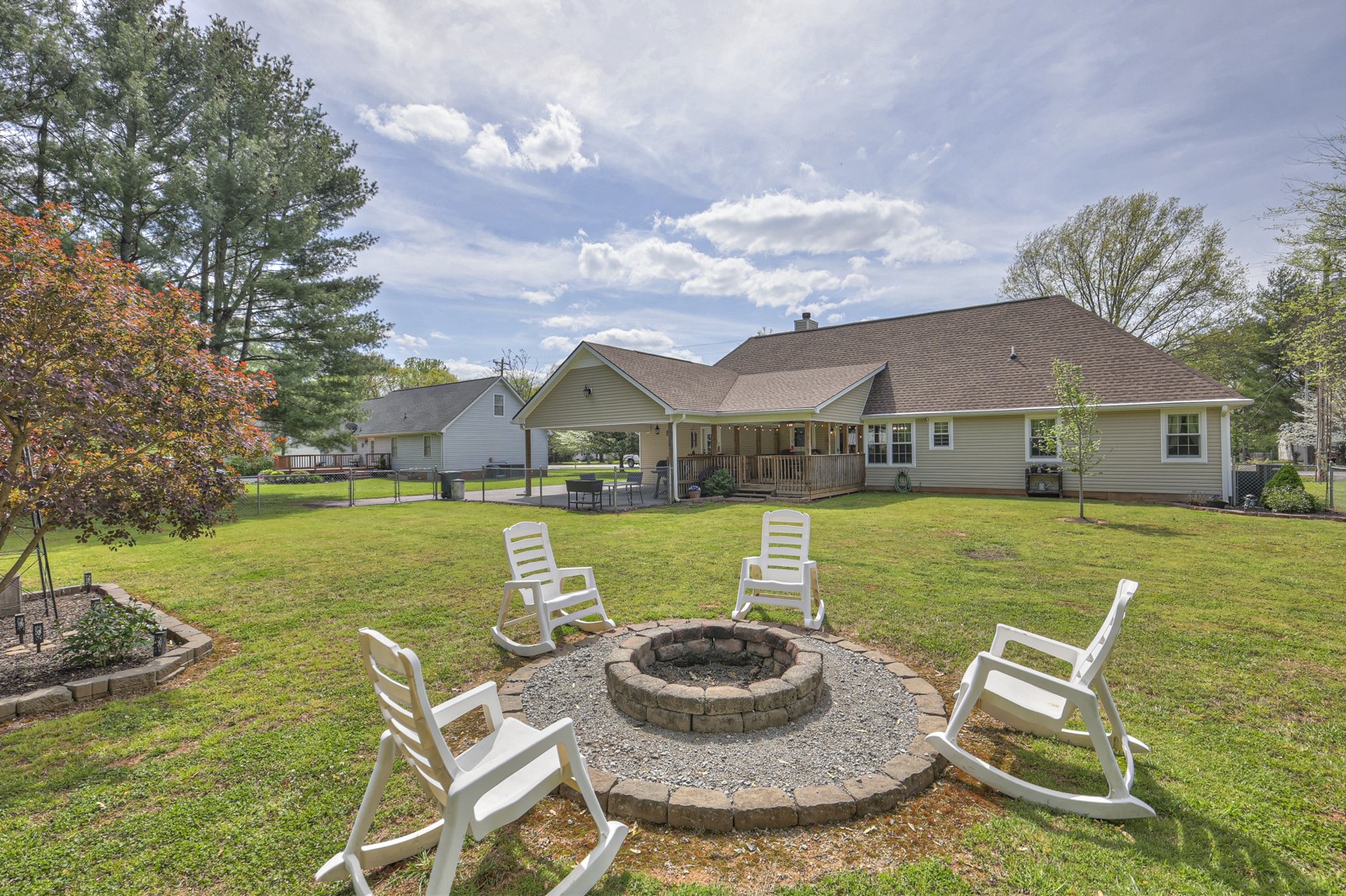 3027 Miles Dr
