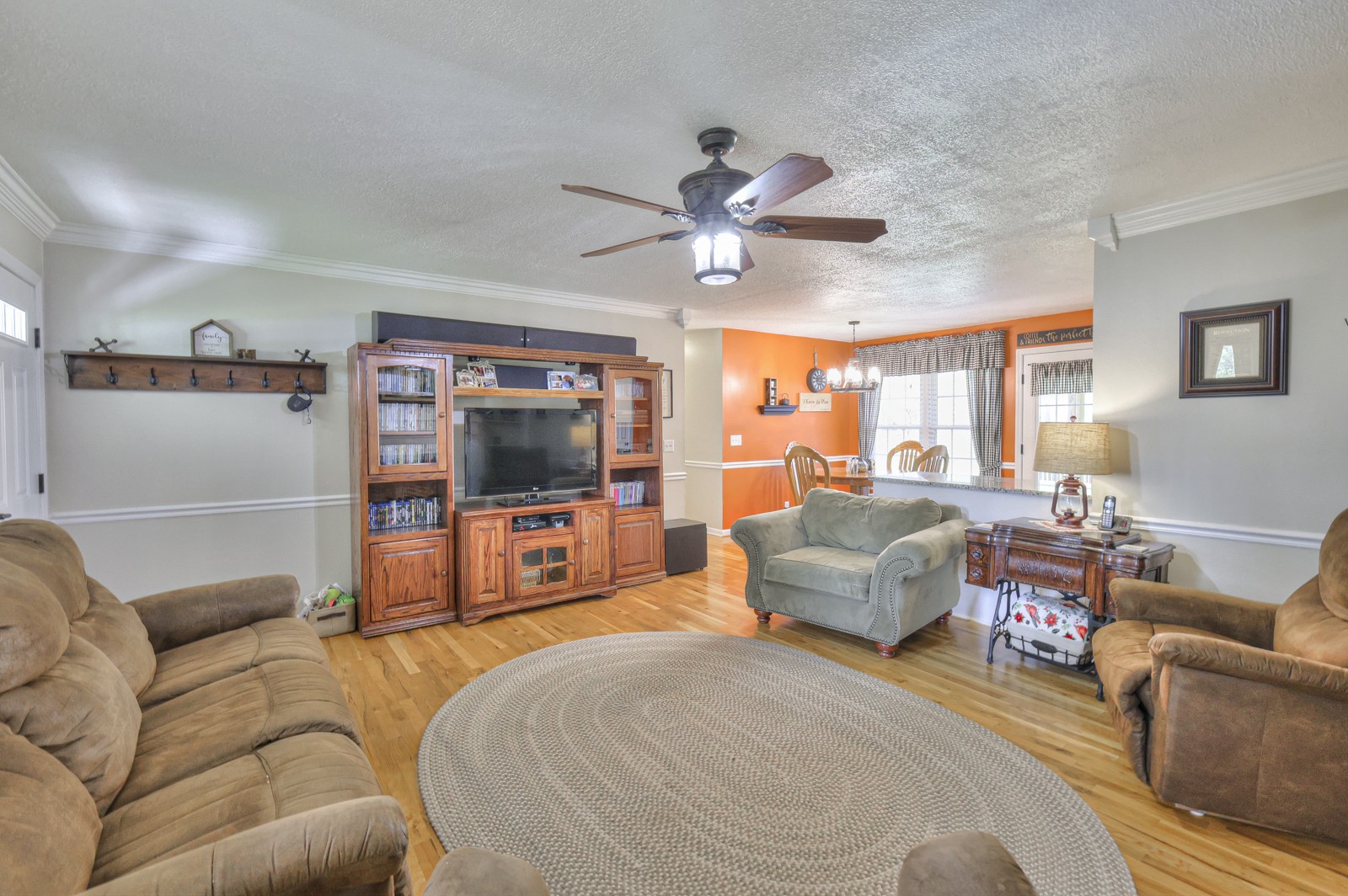 3027 Miles Dr