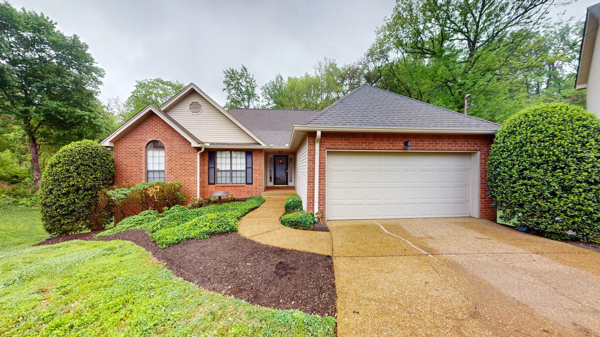 213 Woodfield Cv