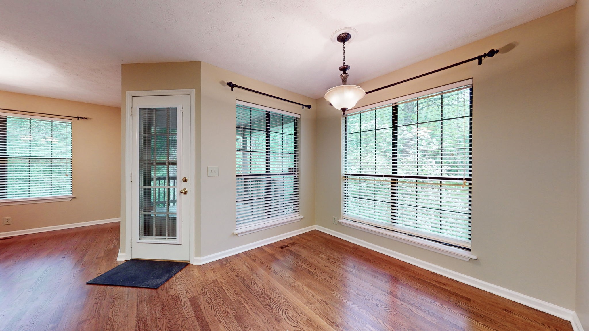 213 Woodfield Cv