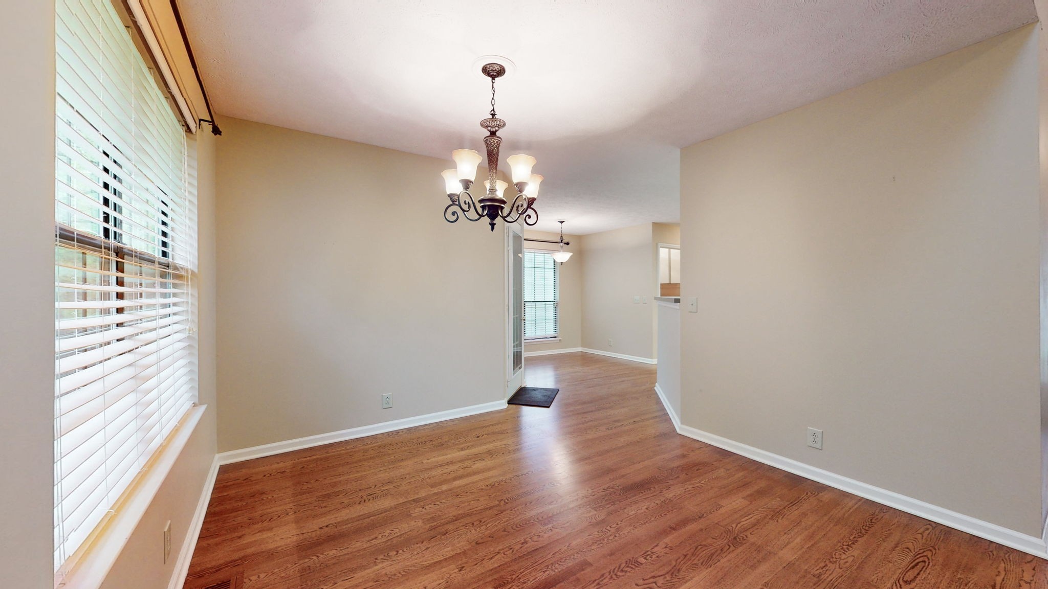 213 Woodfield Cv