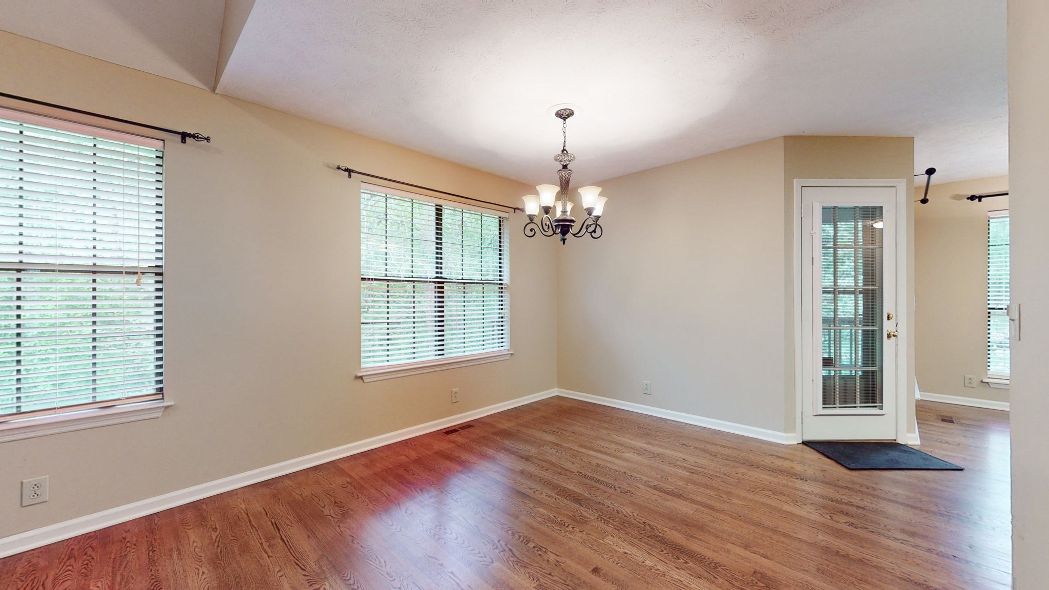 213 Woodfield Cv