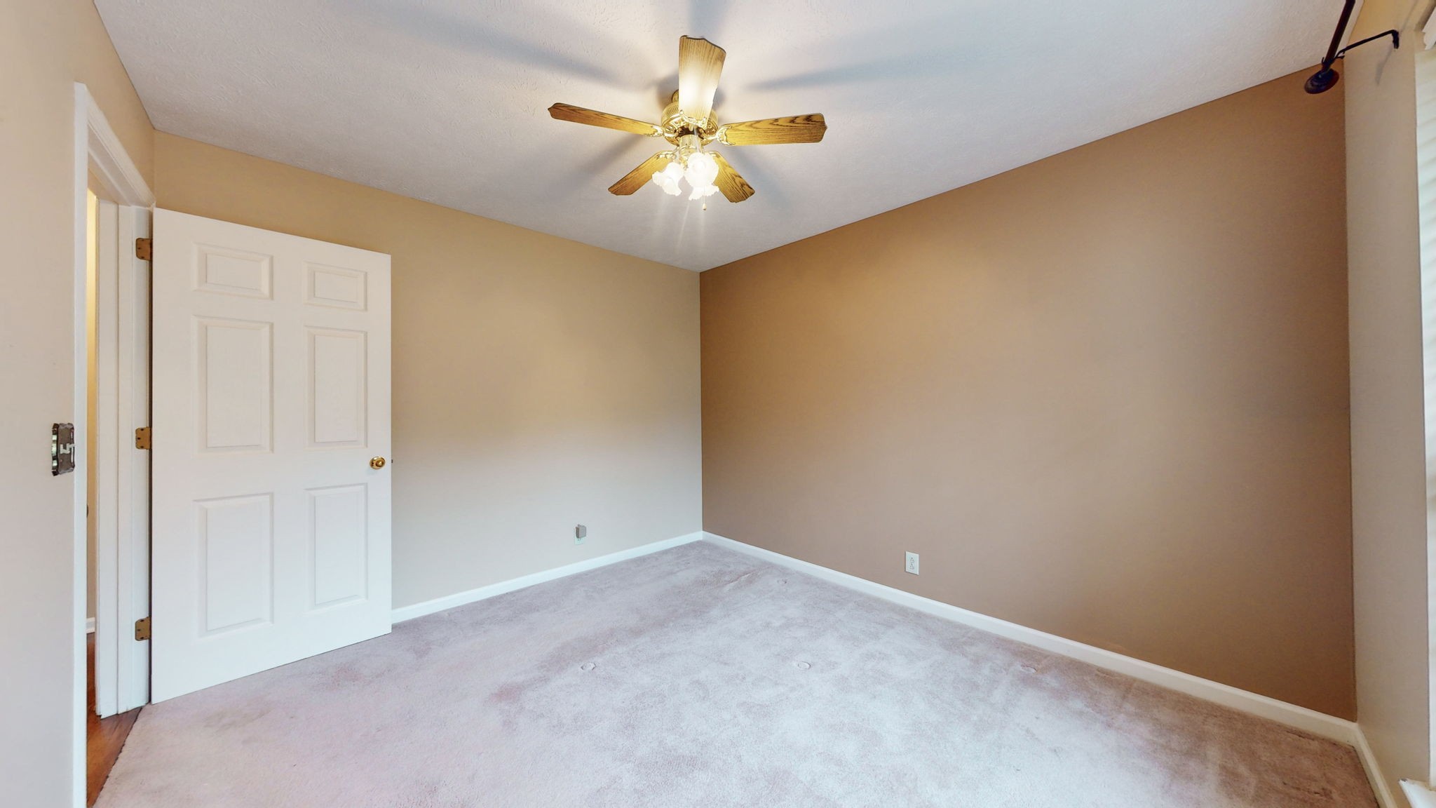 213 Woodfield Cv