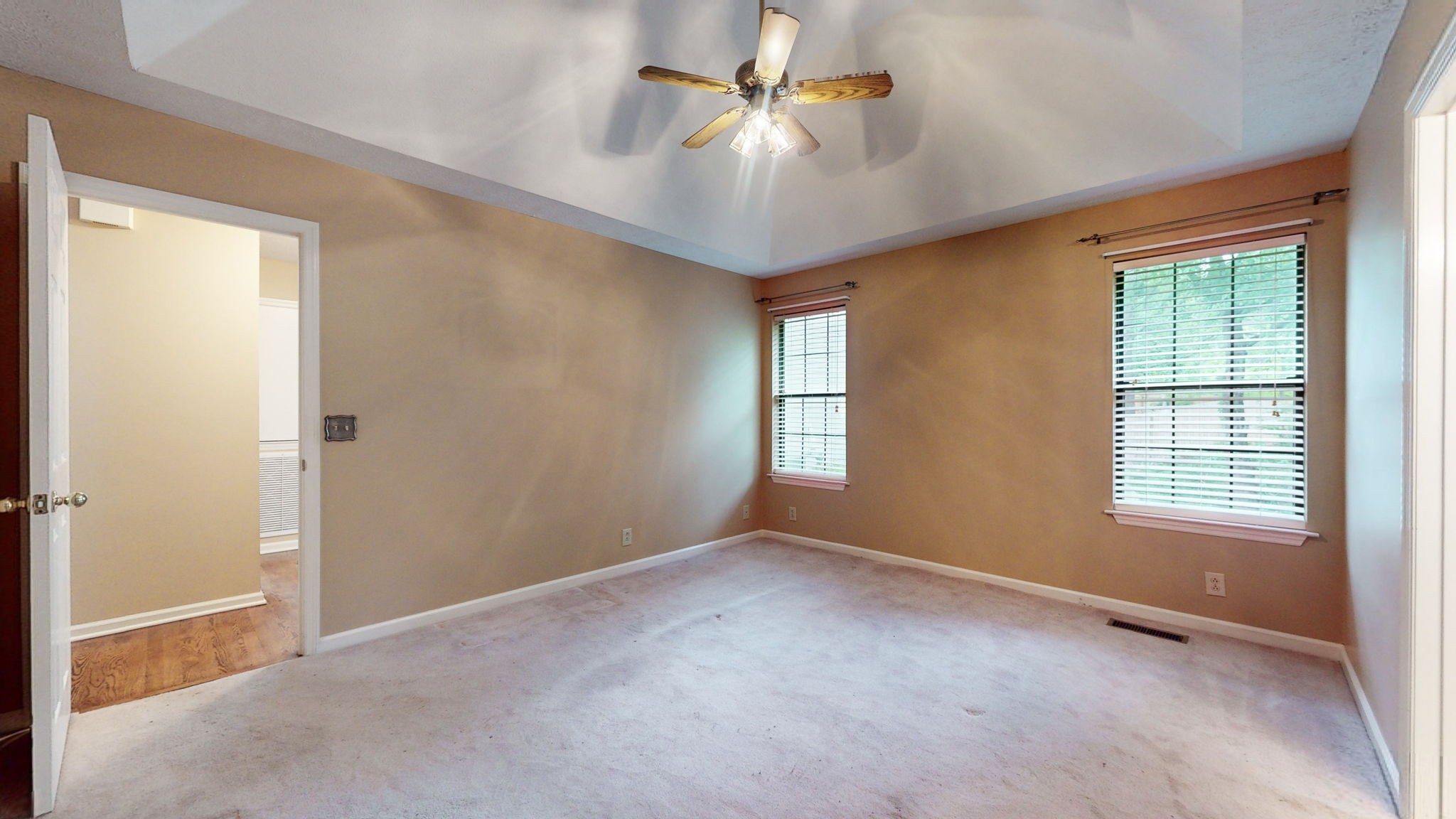 213 Woodfield Cv