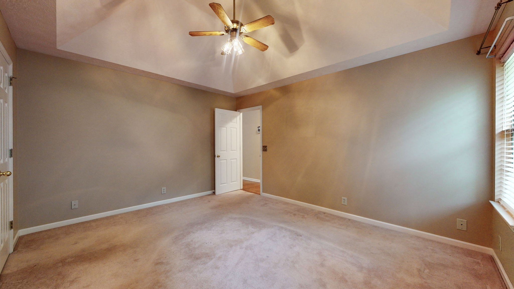 213 Woodfield Cv