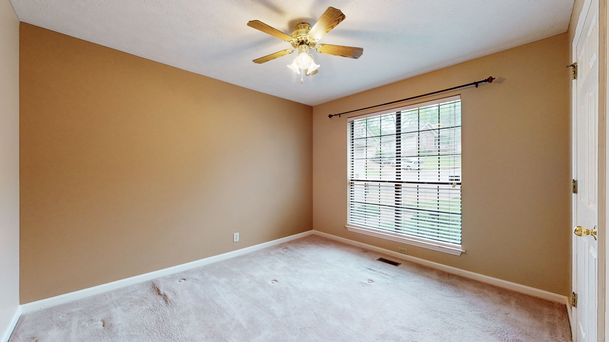 213 Woodfield Cv