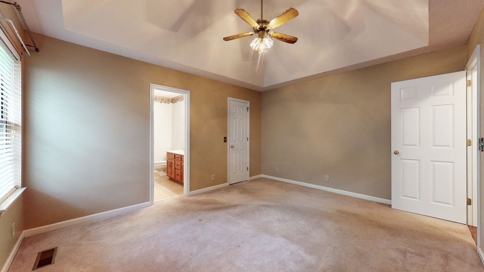213 Woodfield Cv