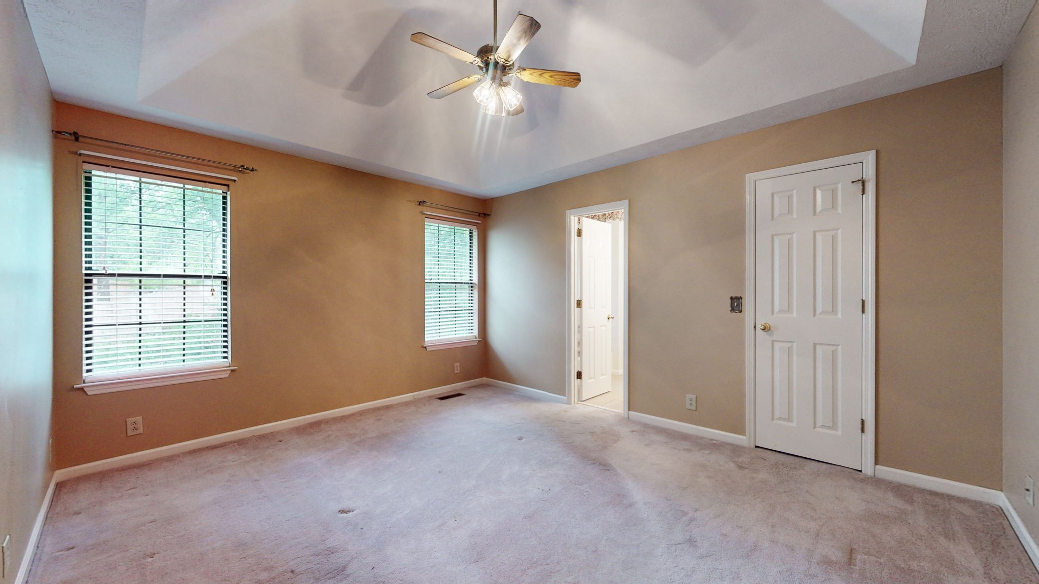 213 Woodfield Cv