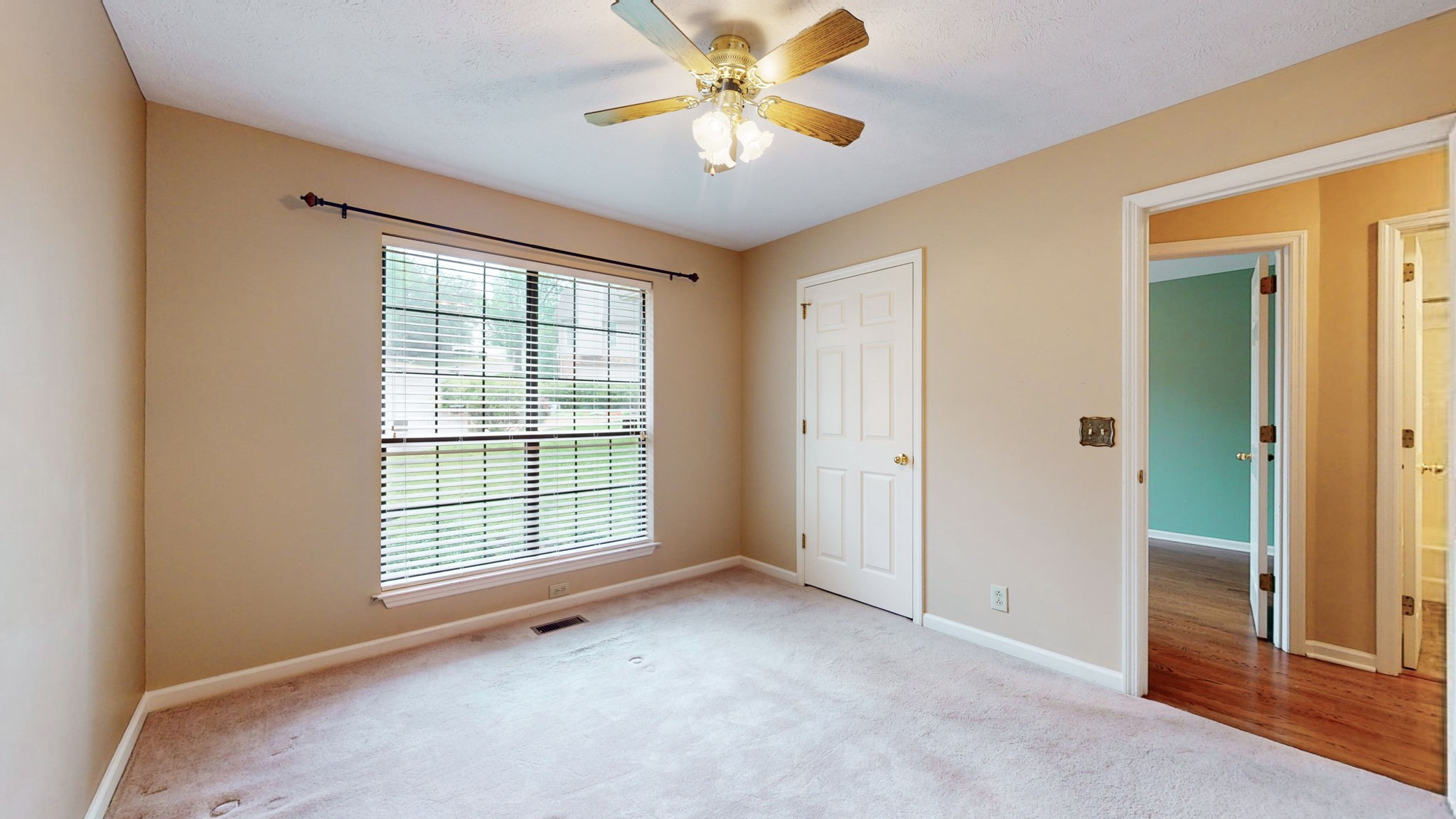 213 Woodfield Cv