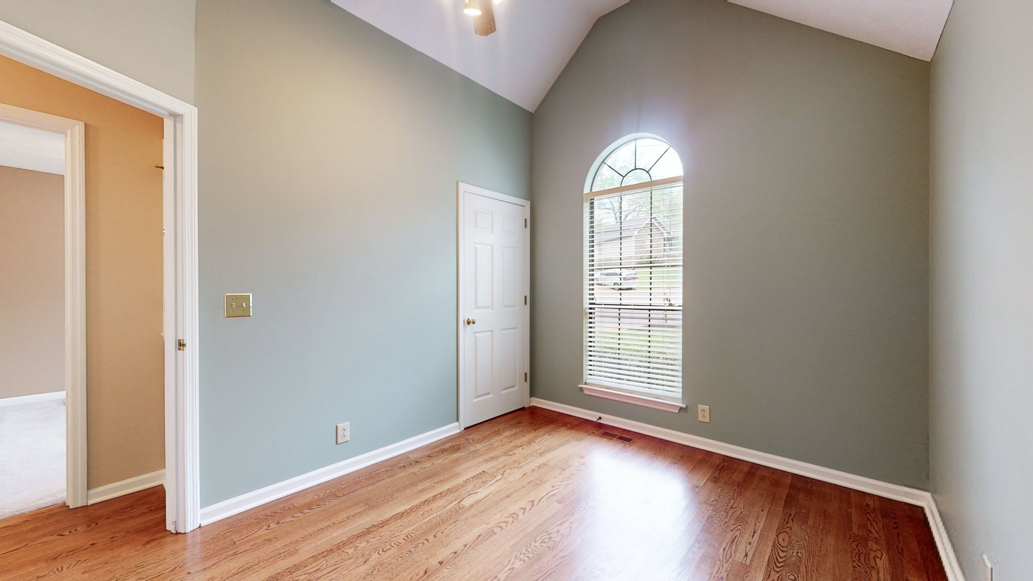213 Woodfield Cv