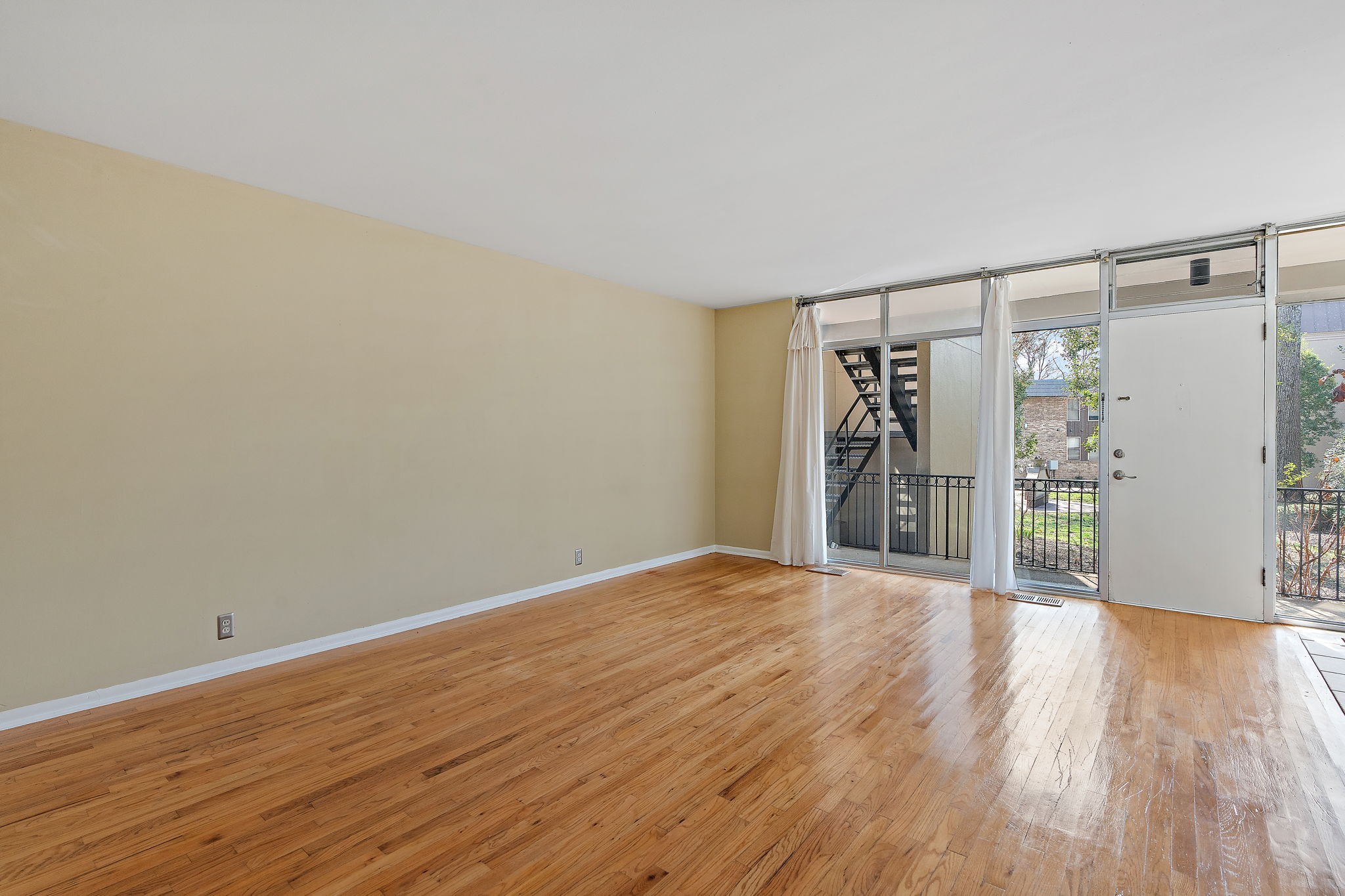 3909 Whitland Ave Unit: 108