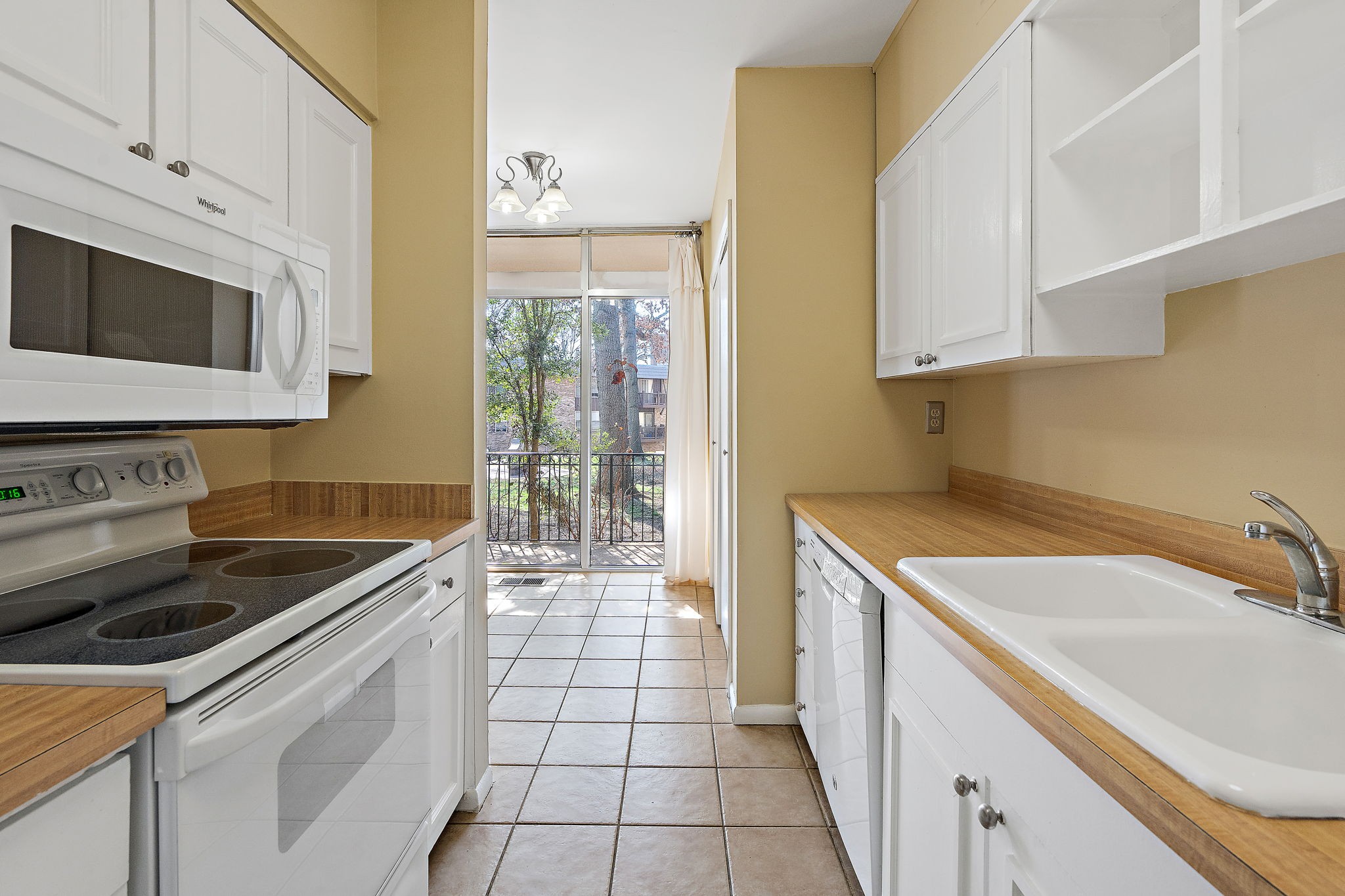 3909 Whitland Ave Unit: 108