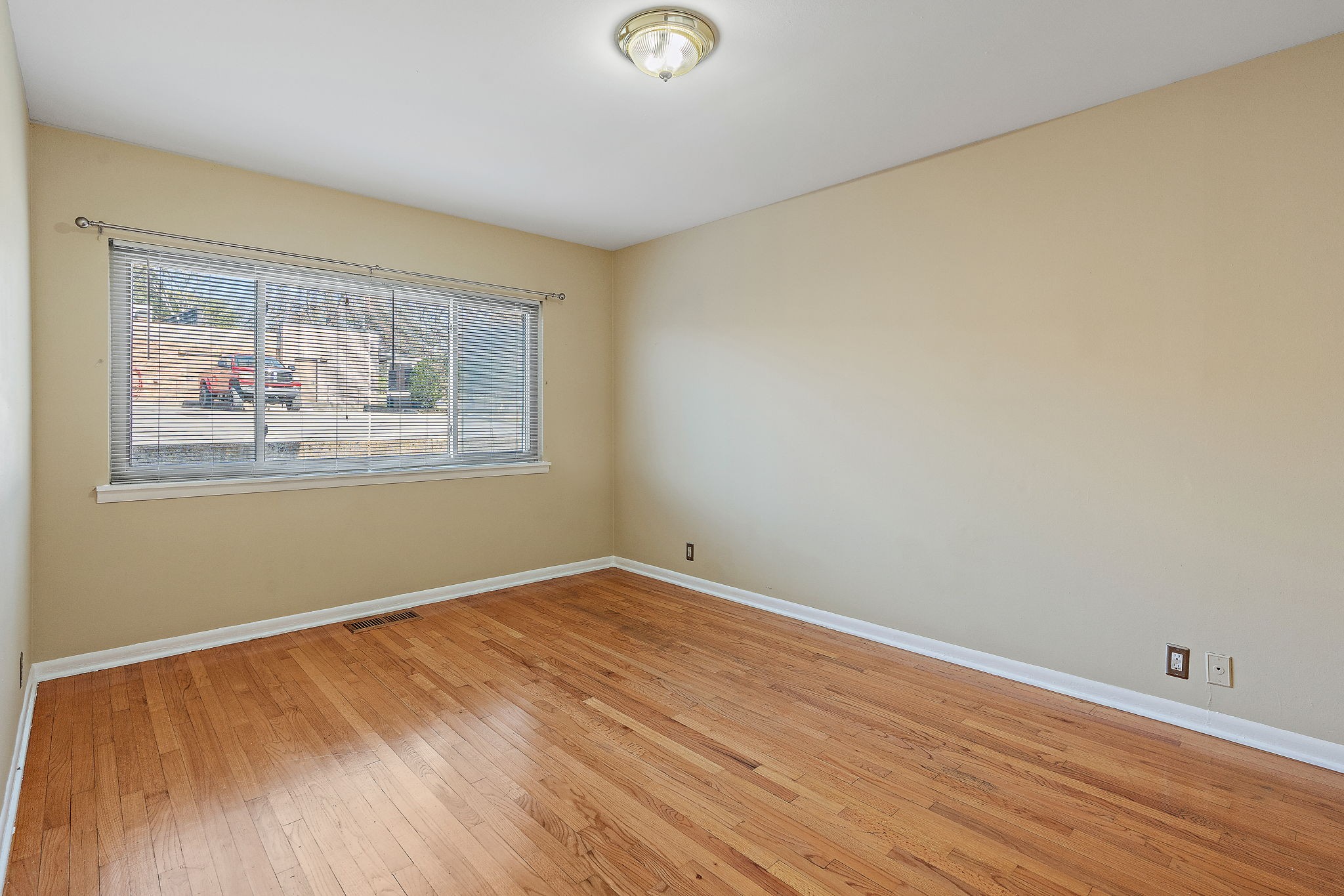 3909 Whitland Ave Unit: 108