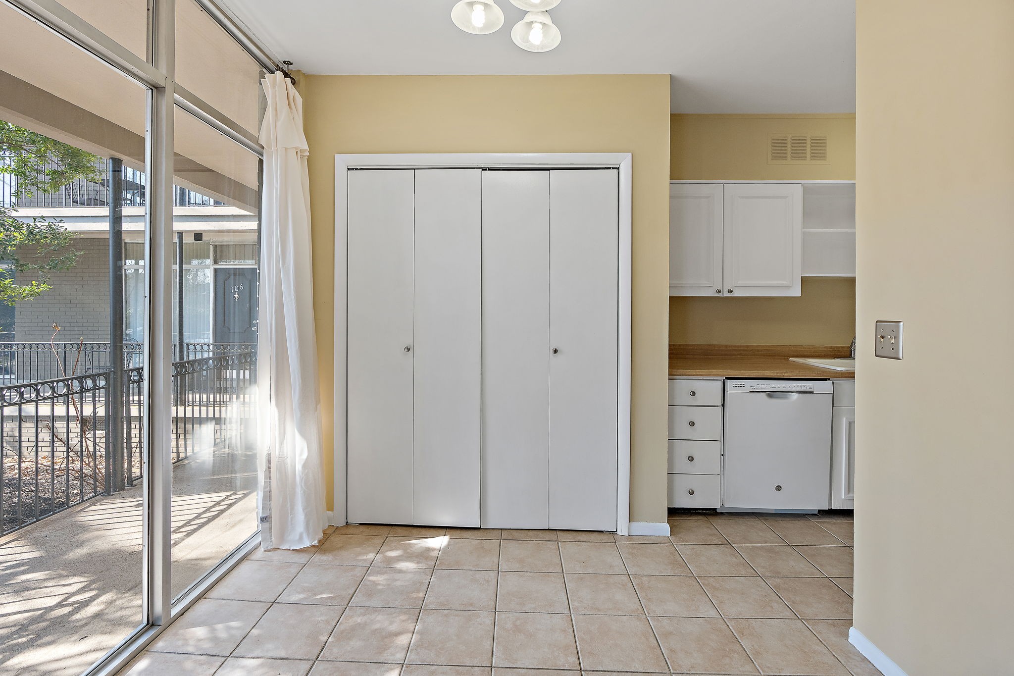 3909 Whitland Ave Unit: 108