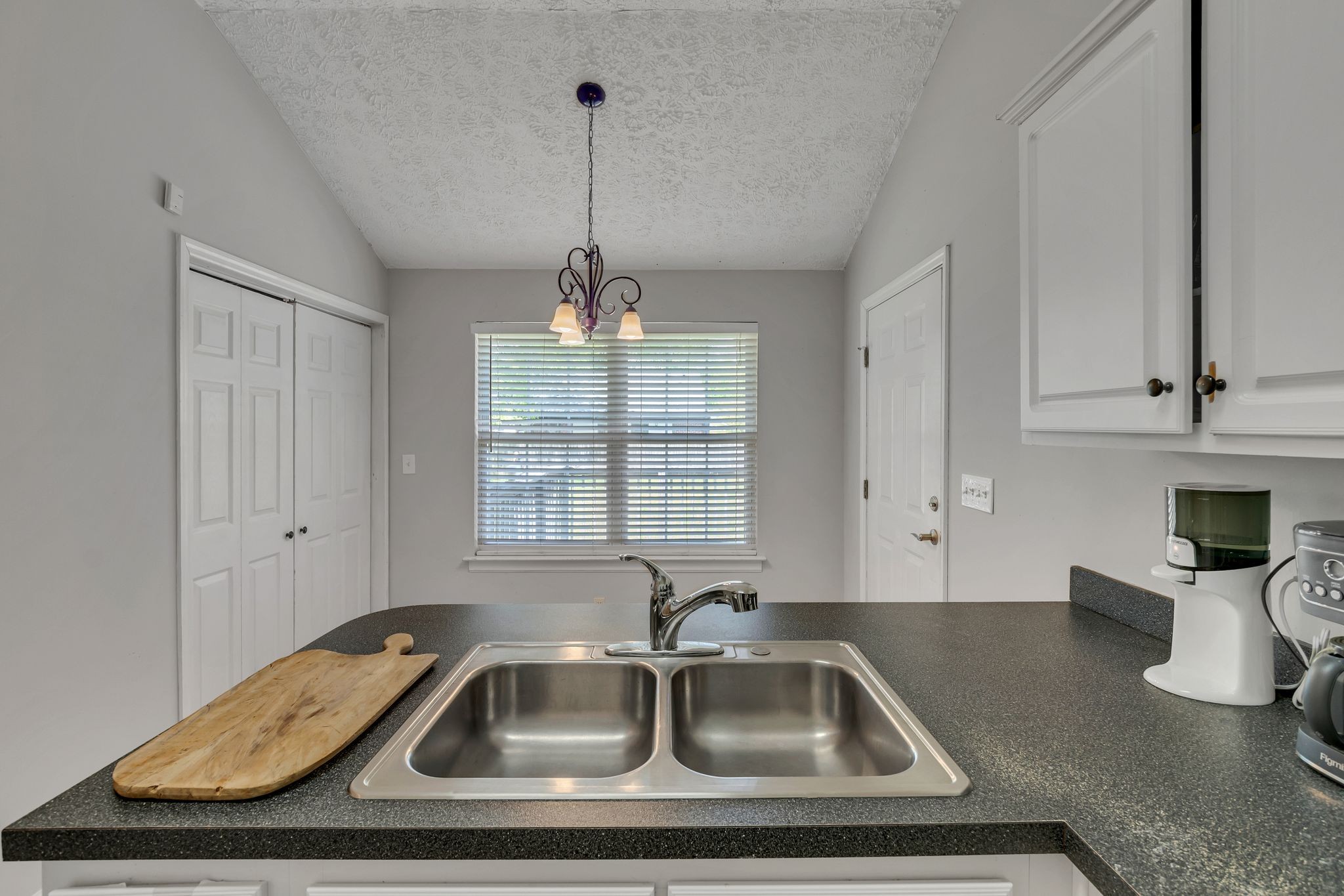 1009 Hunters Meadow Ln