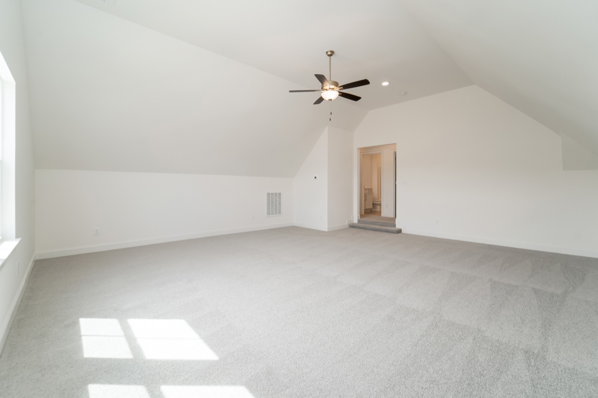 5443 Bridgemore