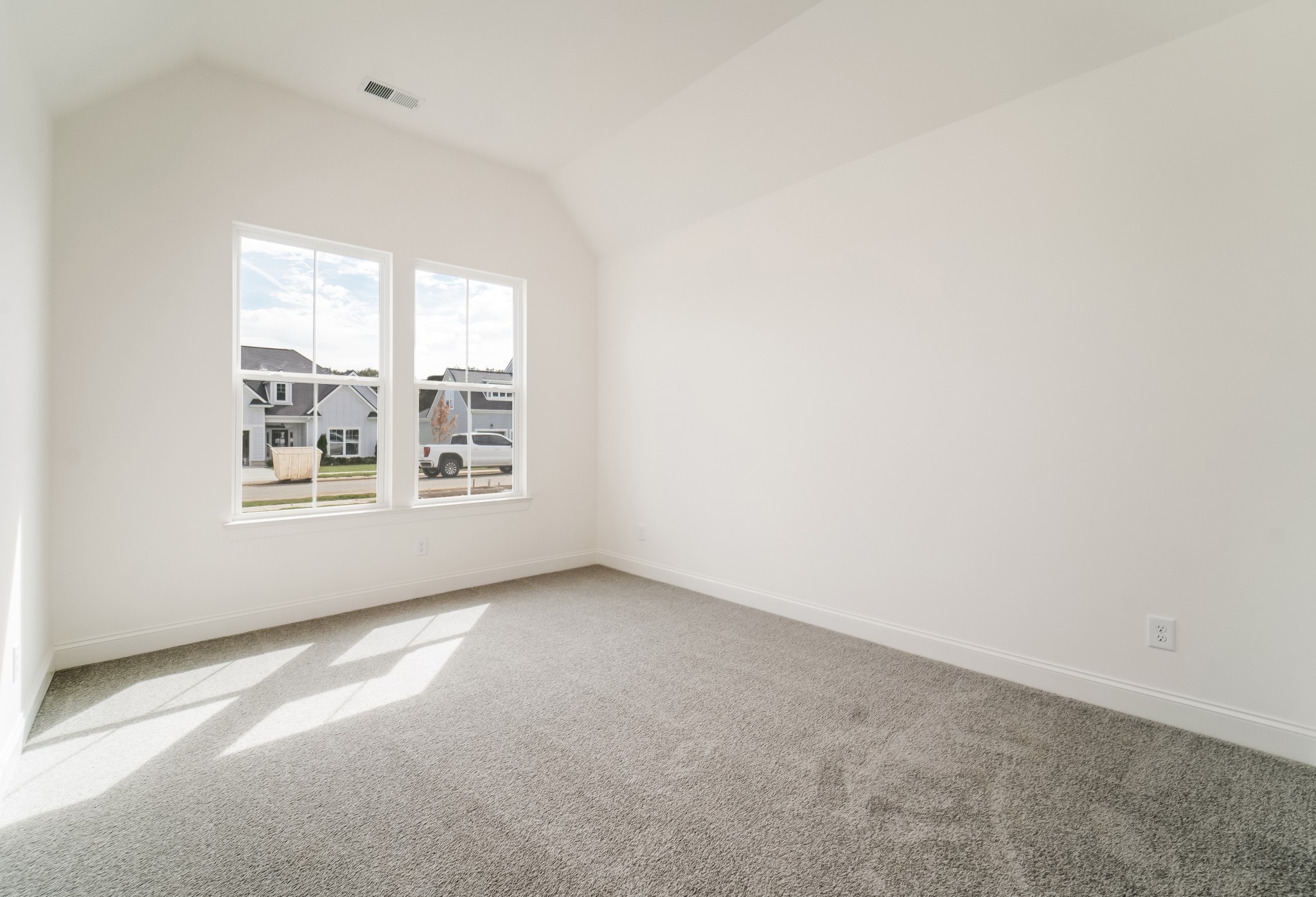 5443 Bridgemore
