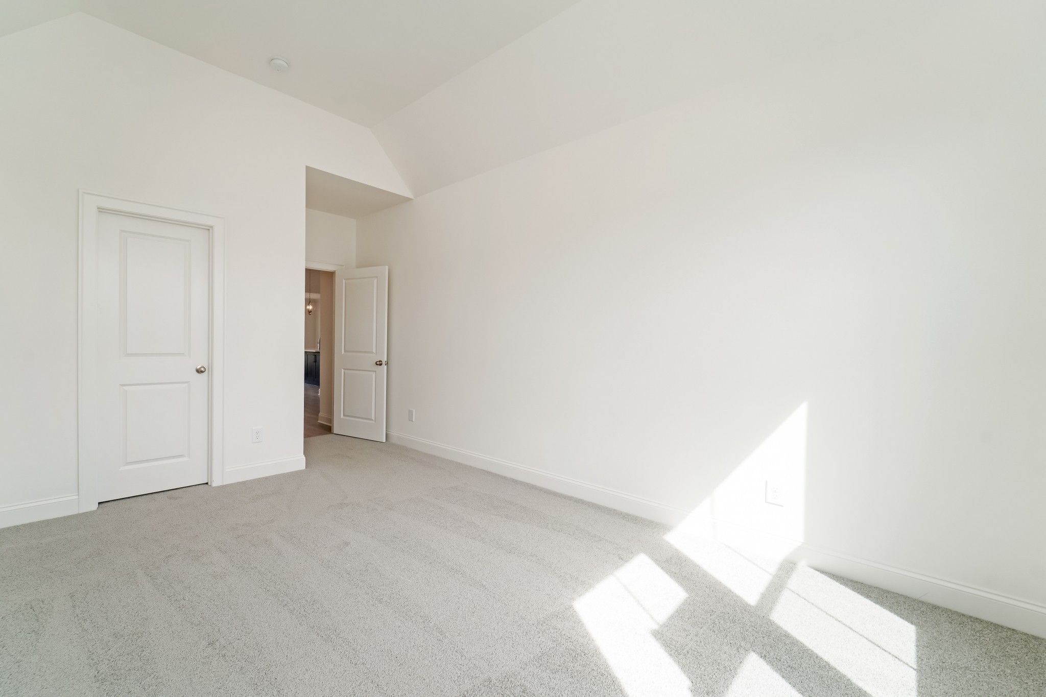 5443 Bridgemore