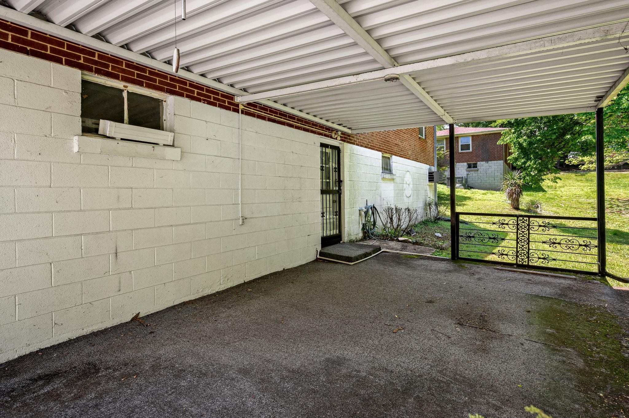 2411 Eastland Ave