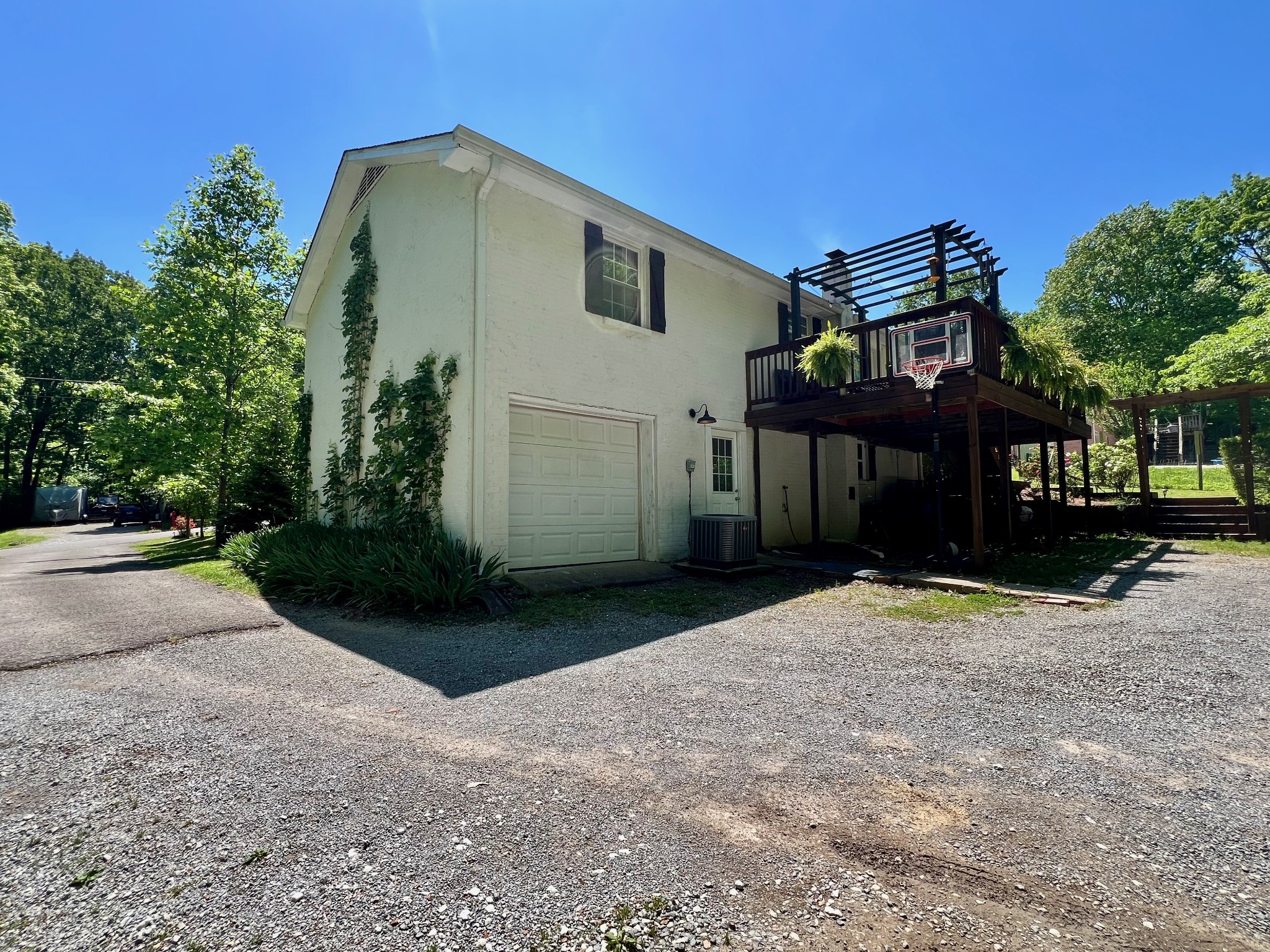 7214 Timberlane Dr