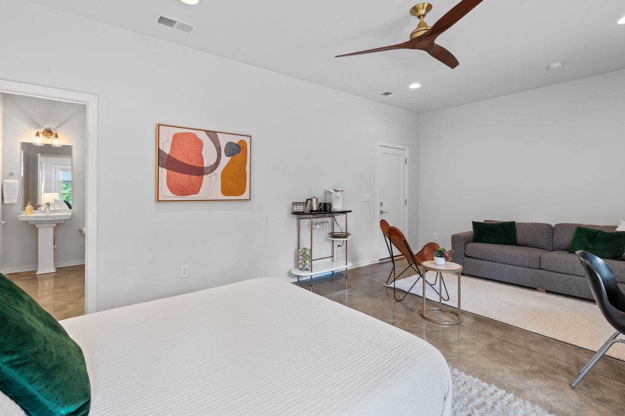 2103 Fernwood Dr