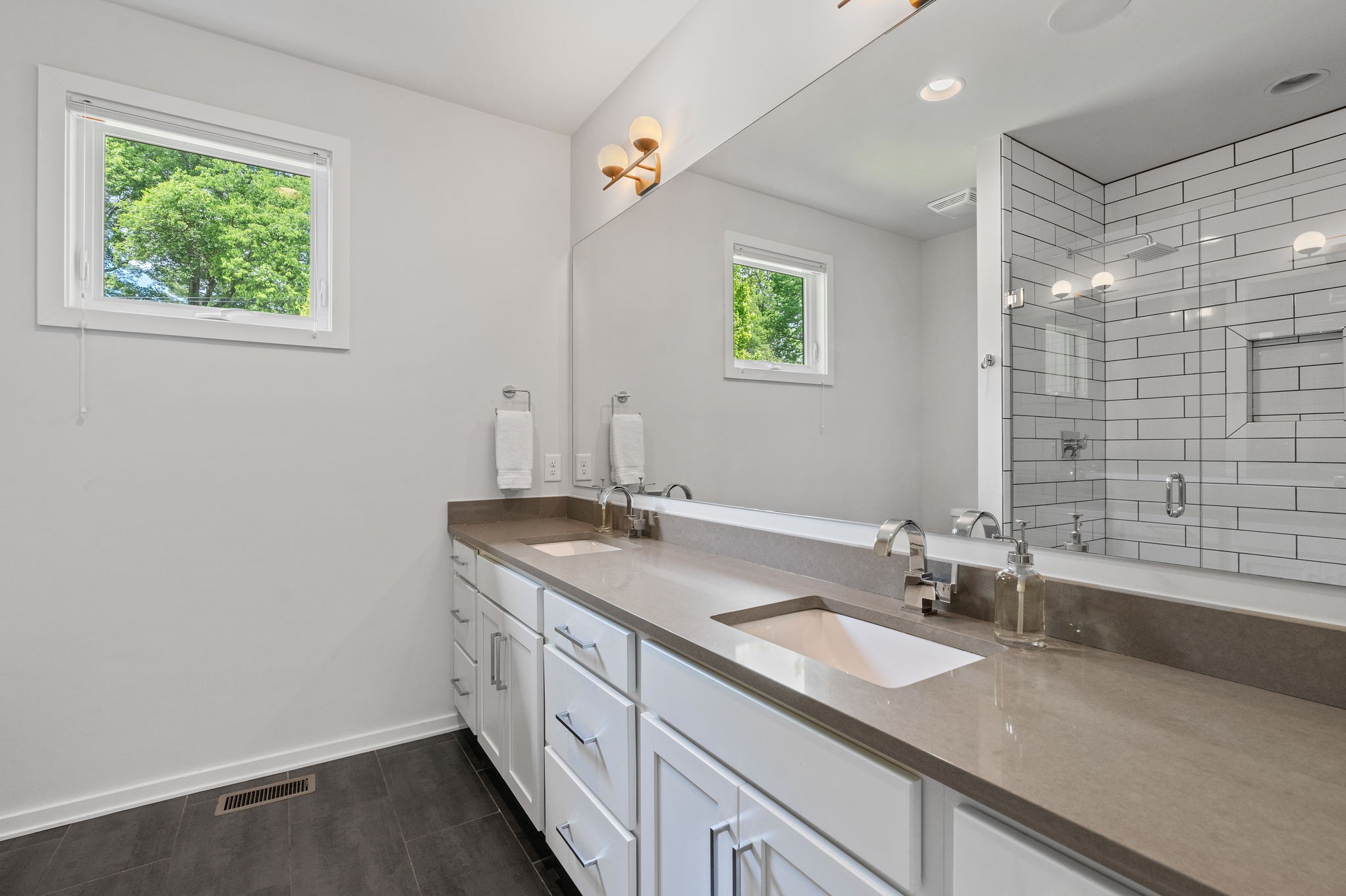 2103 Fernwood Dr