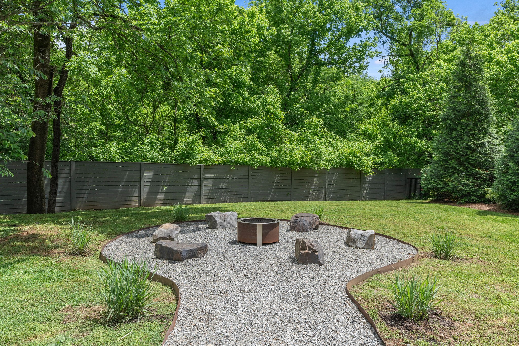 2103 Fernwood Dr