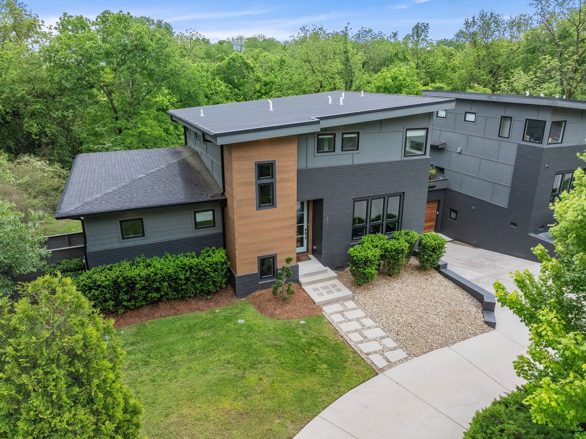 2103 Fernwood Dr