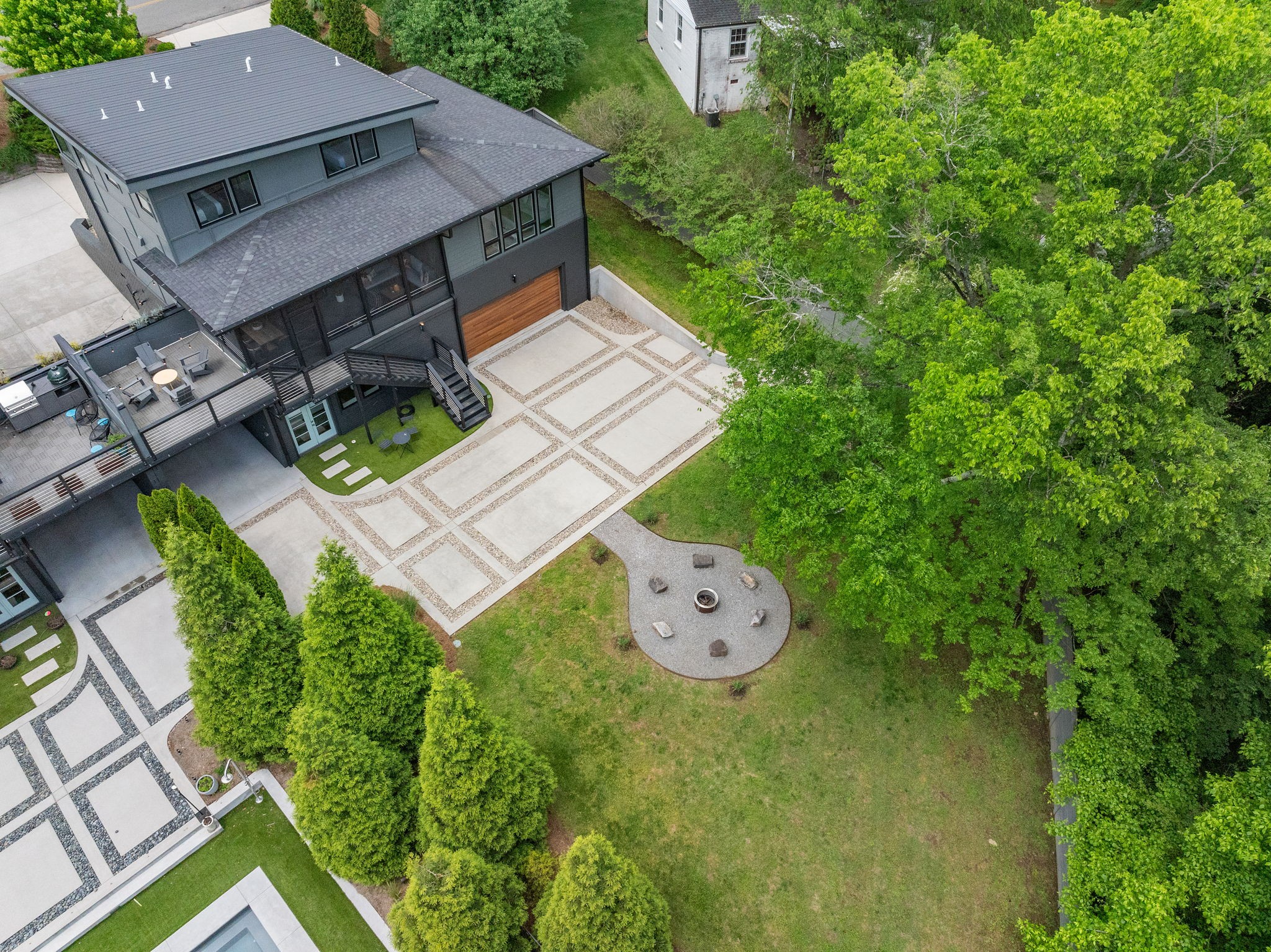 2103 Fernwood Dr